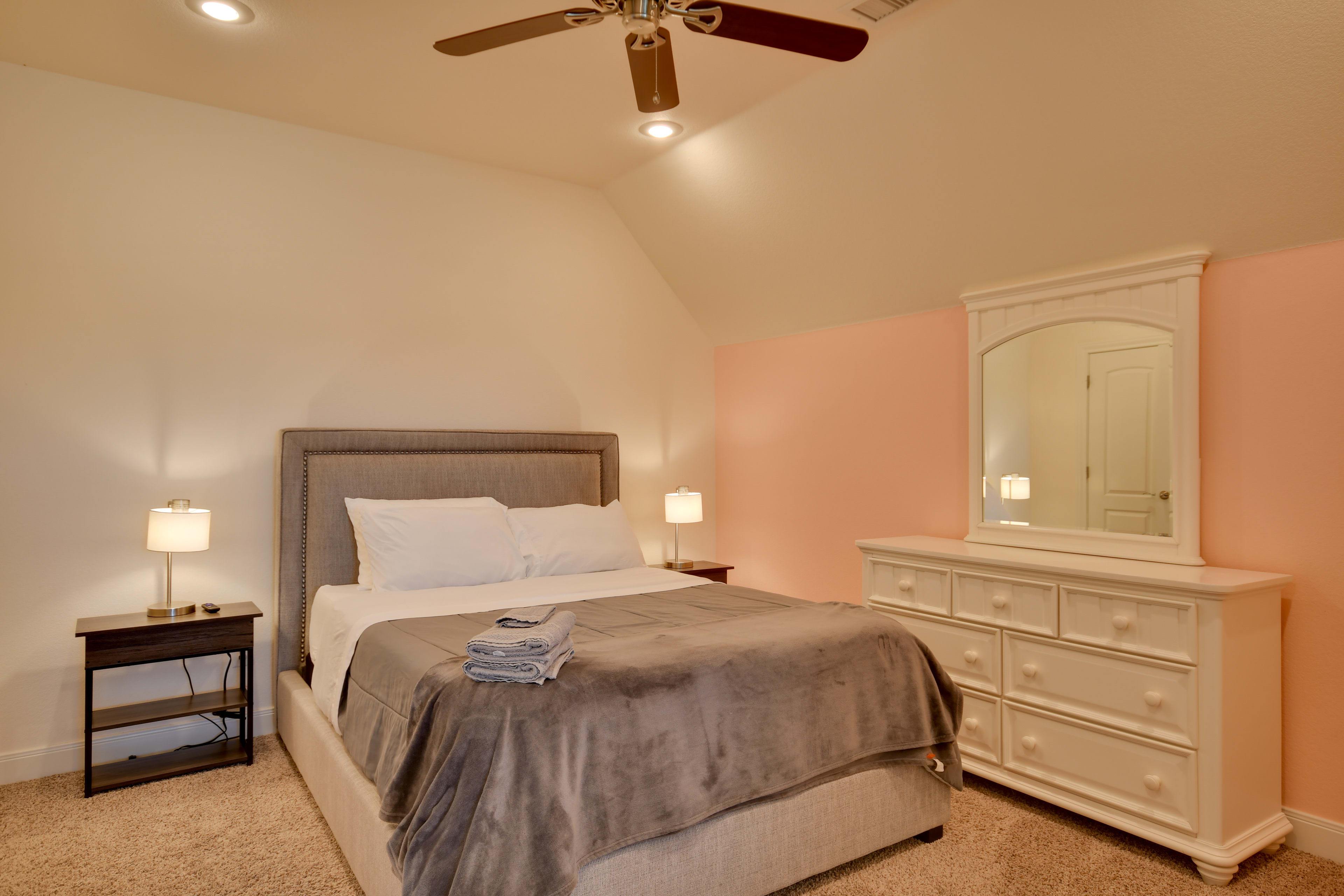 Bedroom 4 | 2nd Floor | Queen Bed | Twin Bed | Smart TV