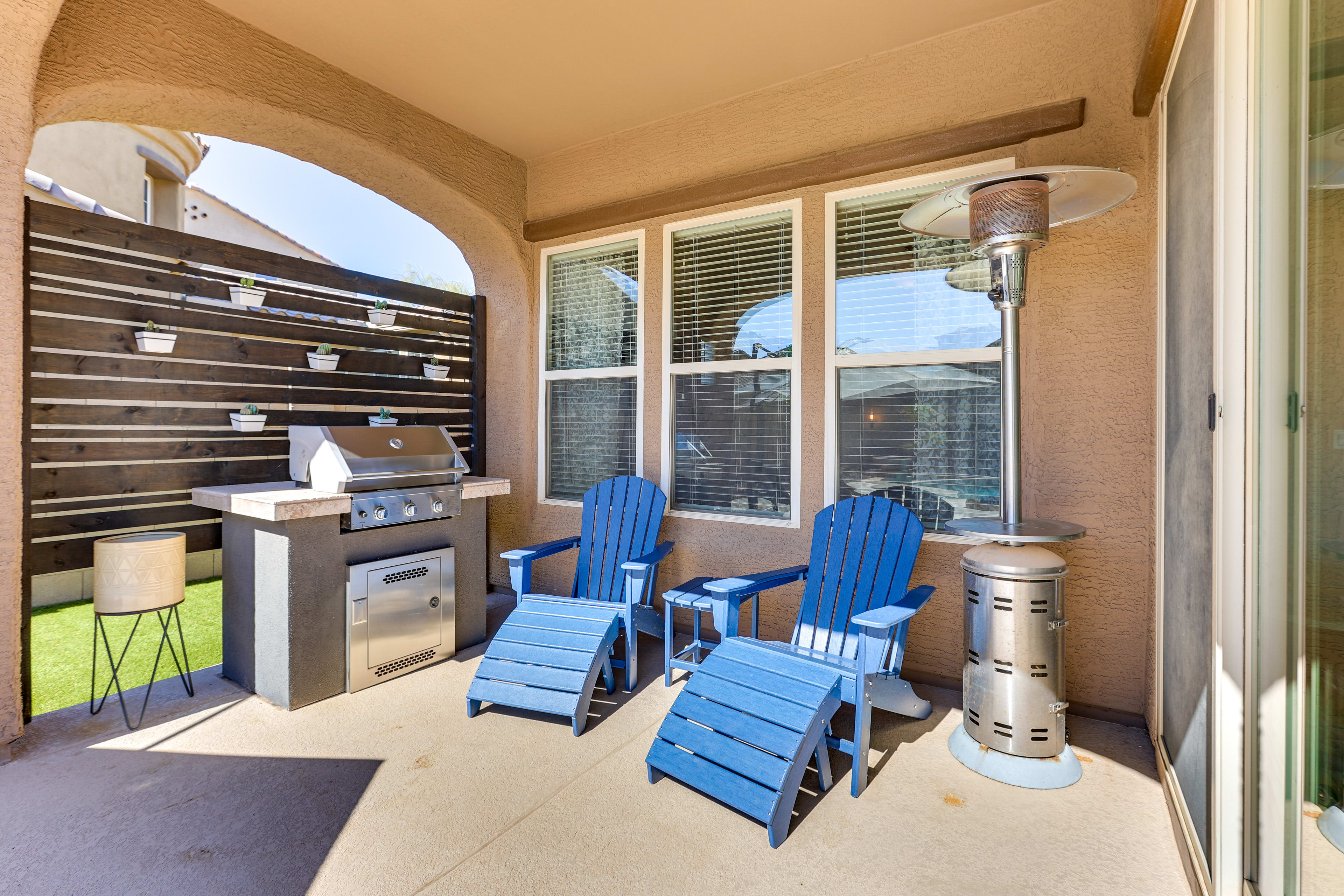 Covered Patio | Gas Grill | Patio Heater
