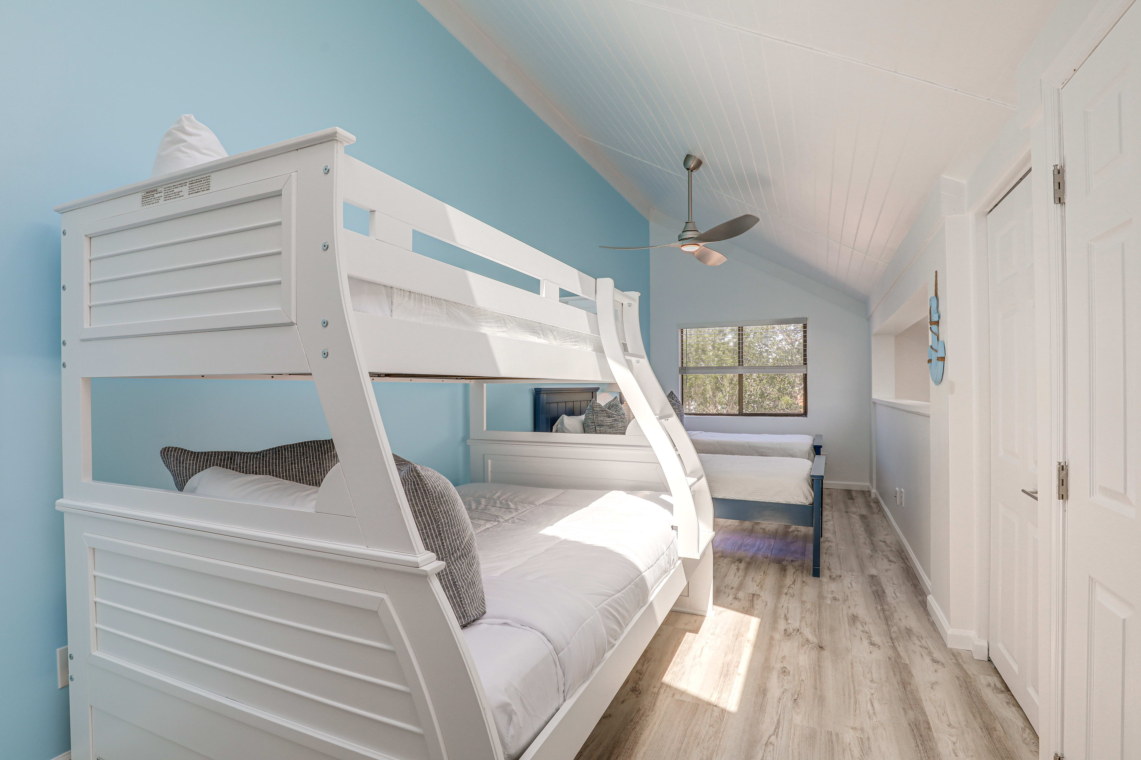 Loft | 2nd Floor | Twin/Full Bunk Bed | 2 Twin Beds