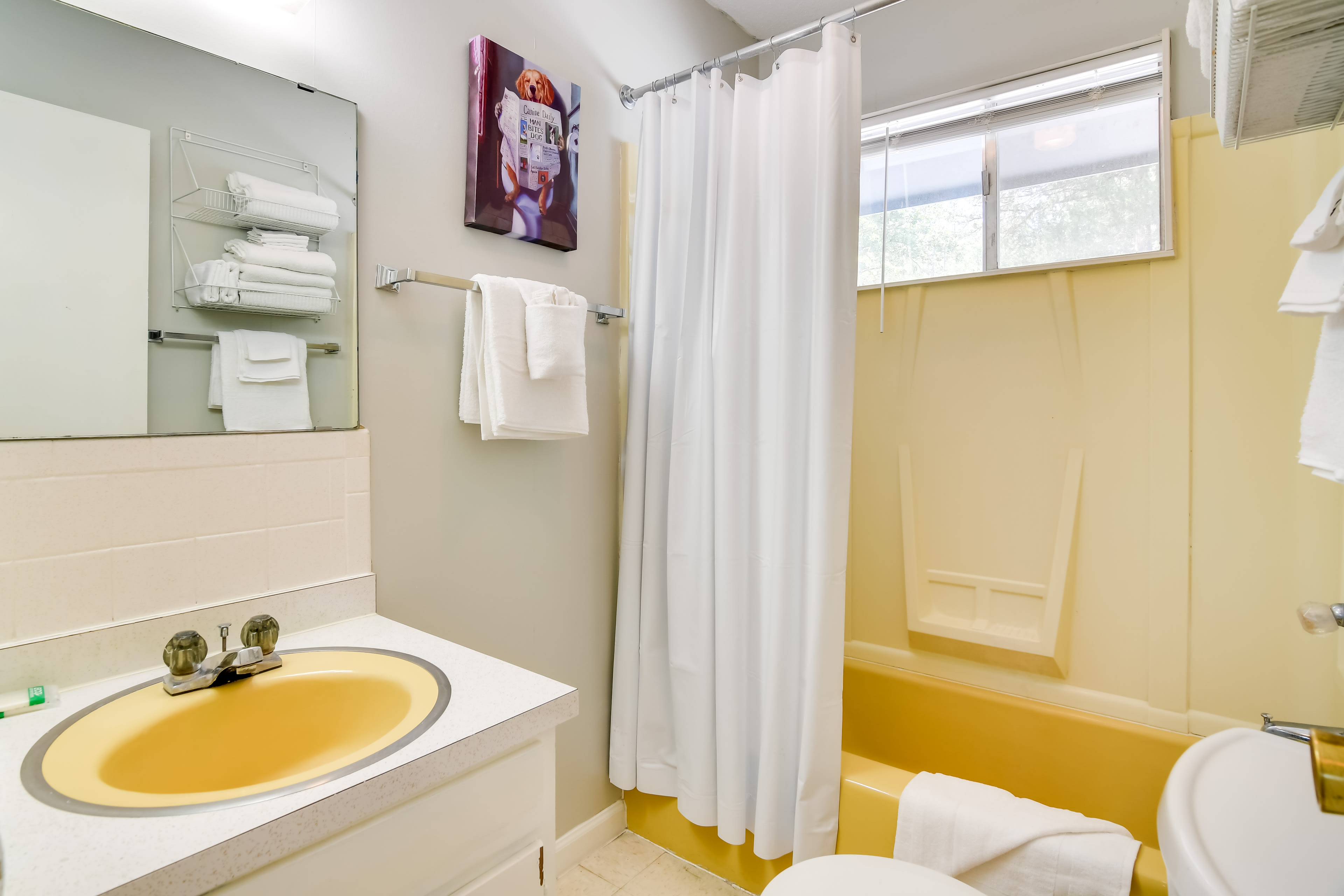 Full Bathroom | Towels Provided | Complimentary Toiletries | Hair Dryer