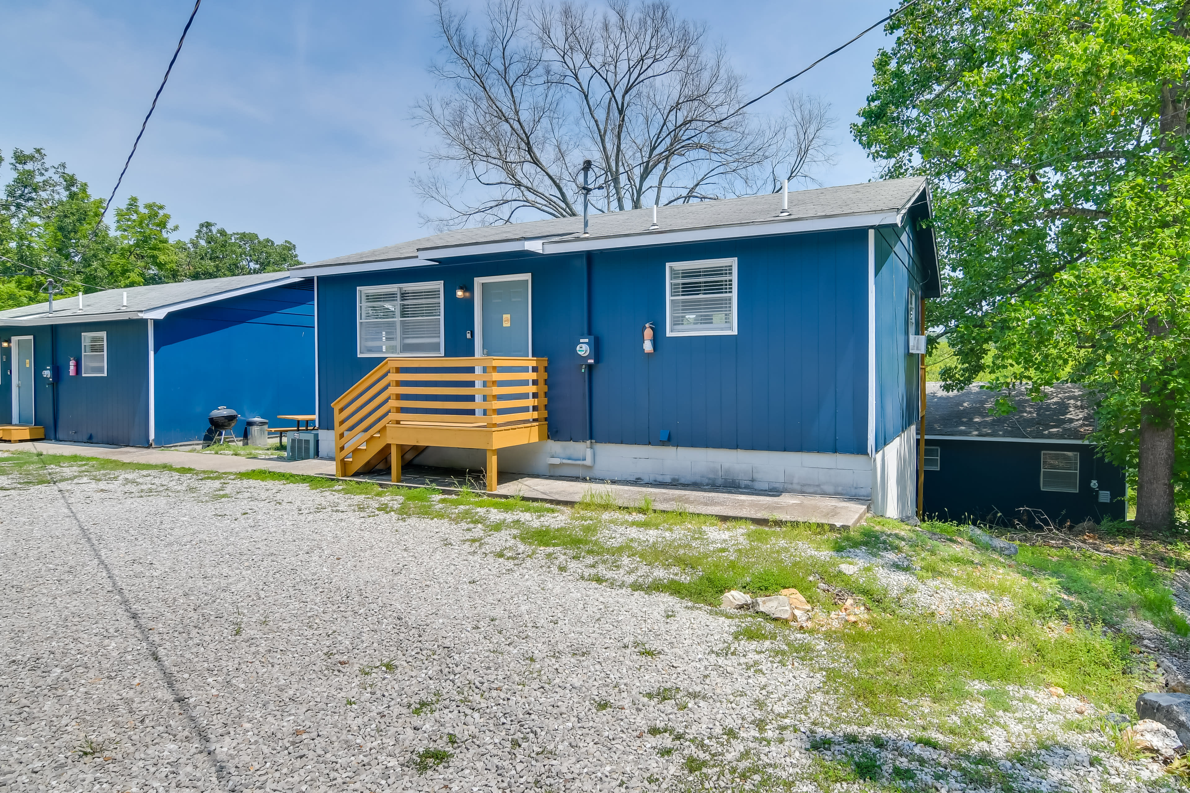 Parking | Gravel Driveway (2 Vehicles) | RV/Trailer Parking