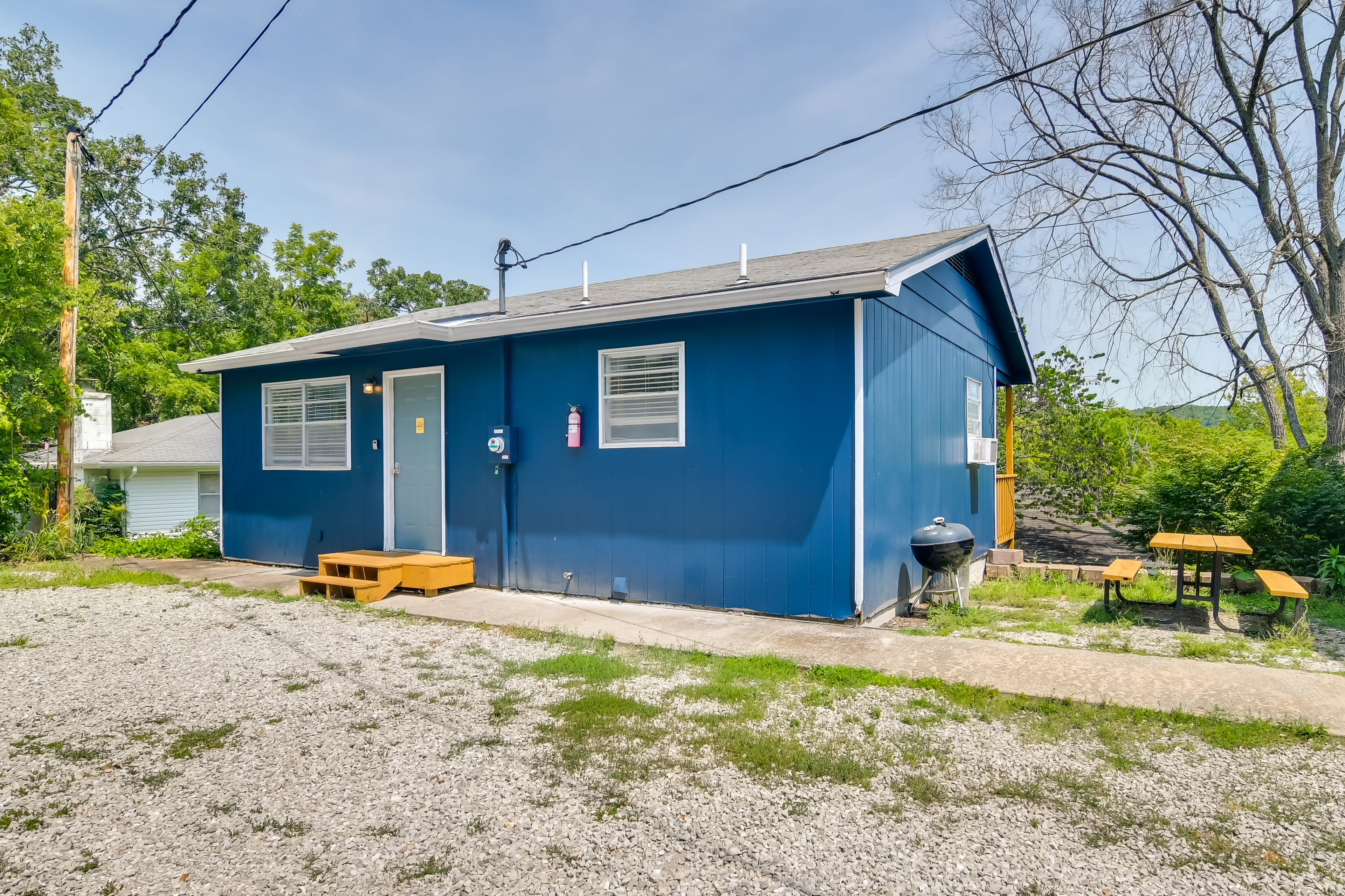 Parking | Gravel Driveway (2 Vehicles) | RV/Trailer Parking