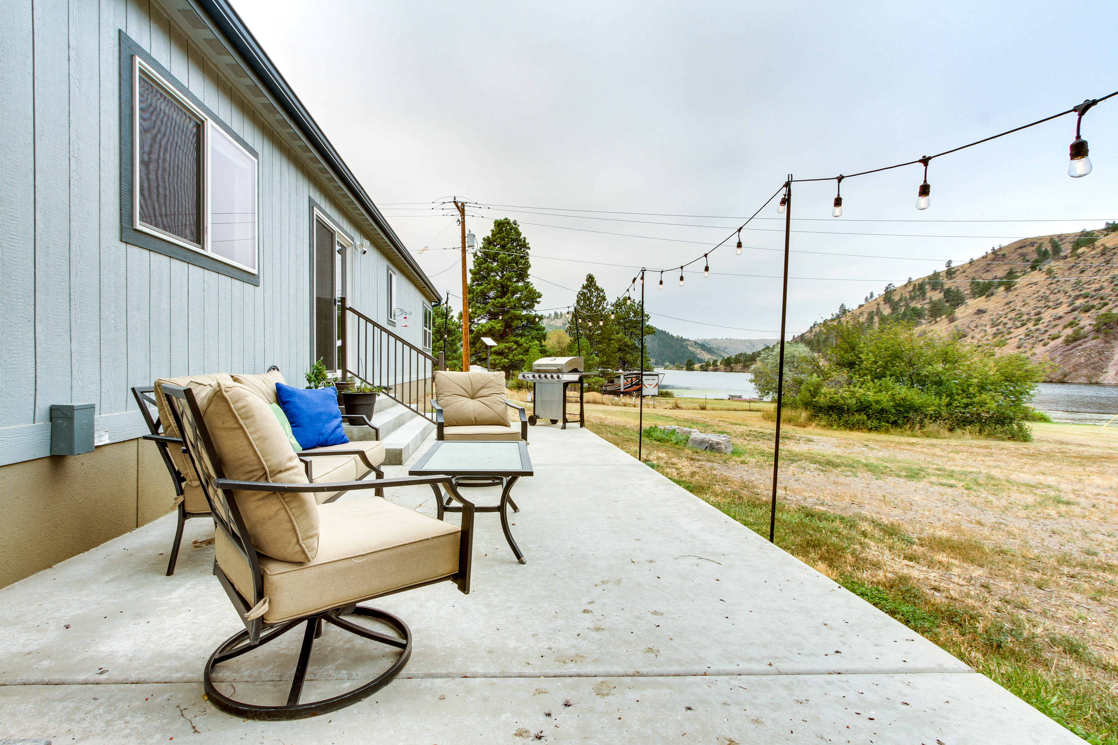 Riverfront Helena Retreat w/ Small Dock + Kayaks!