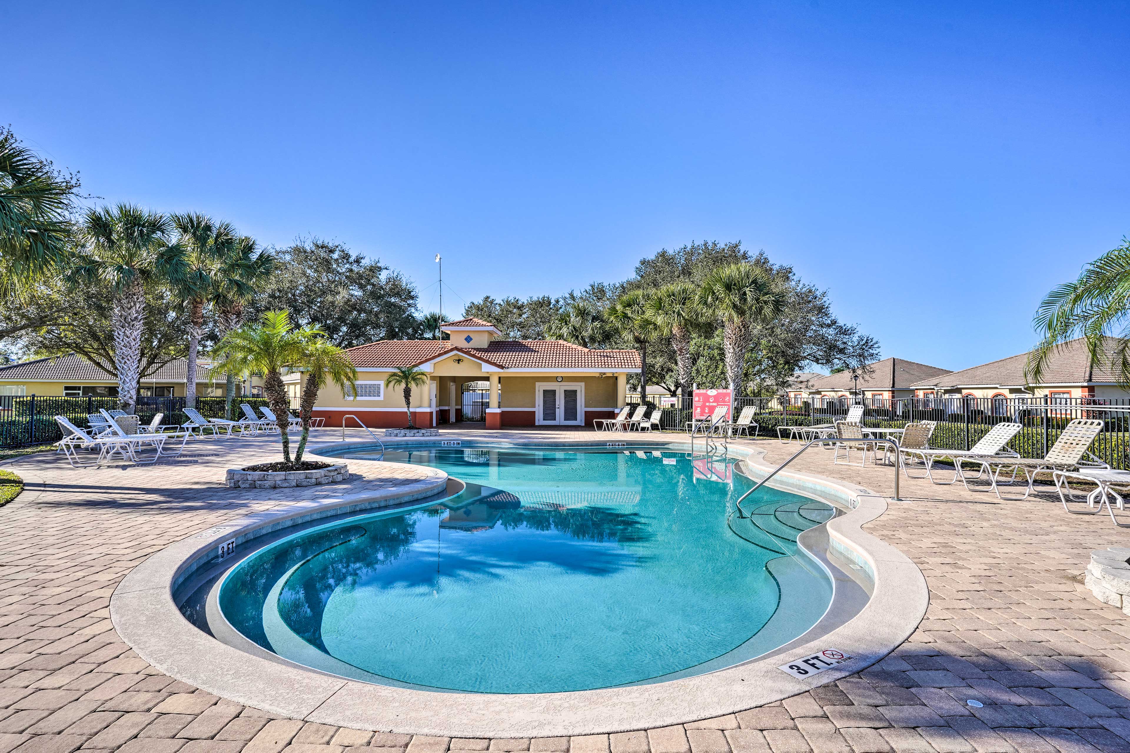 Lake Marion Golf Resort | Community Pool