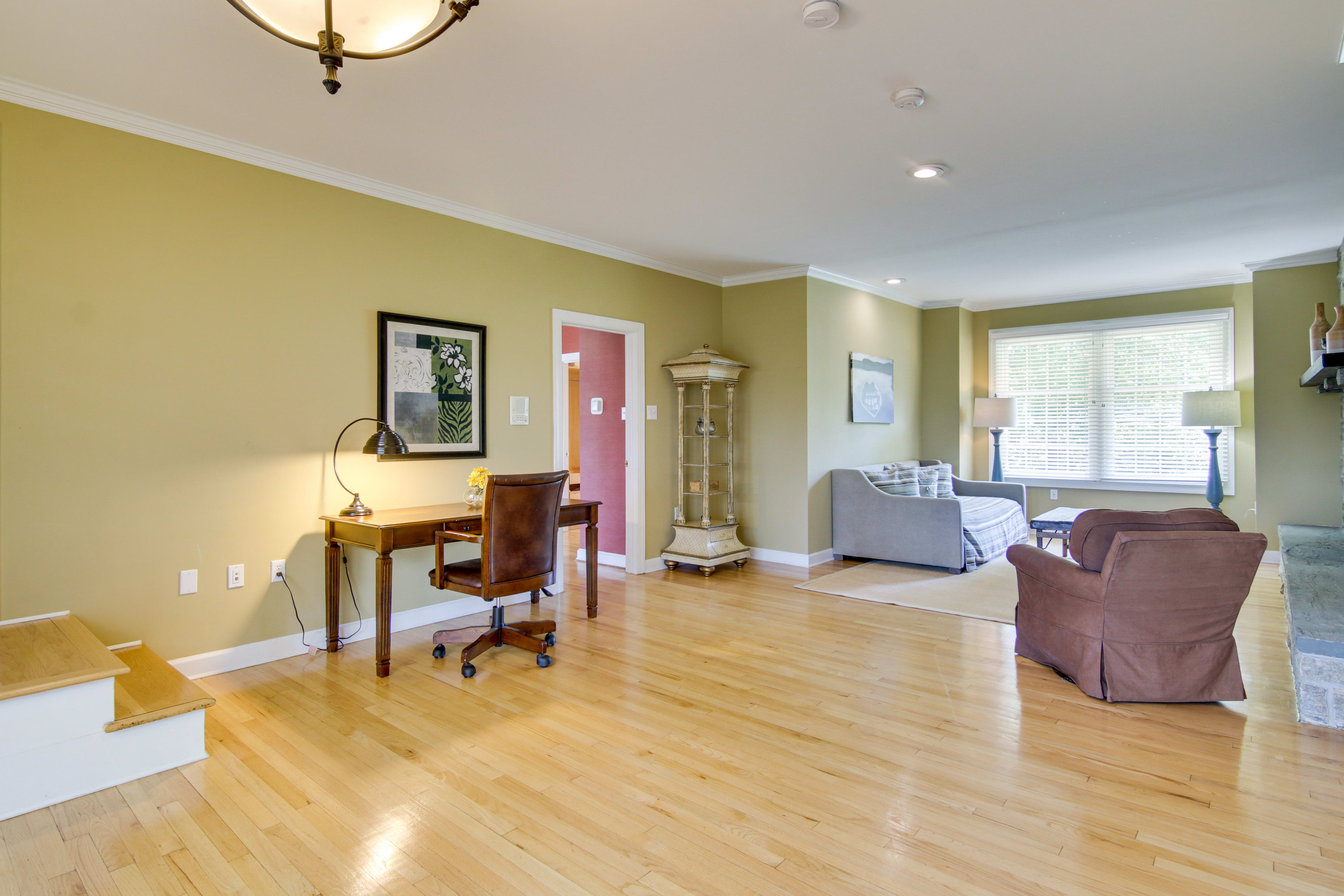 Office | Full Daybed | Desk | Fireplace