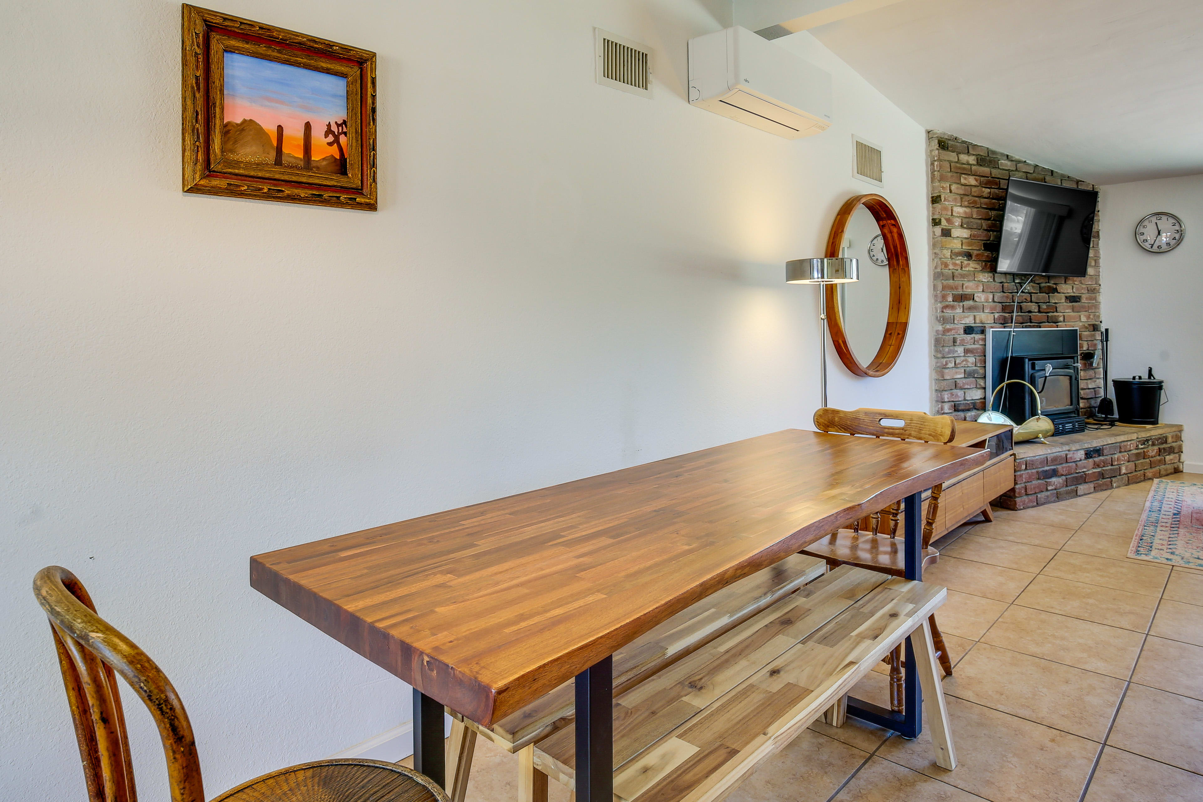 Dining Area | Dishware & Flatware Provided