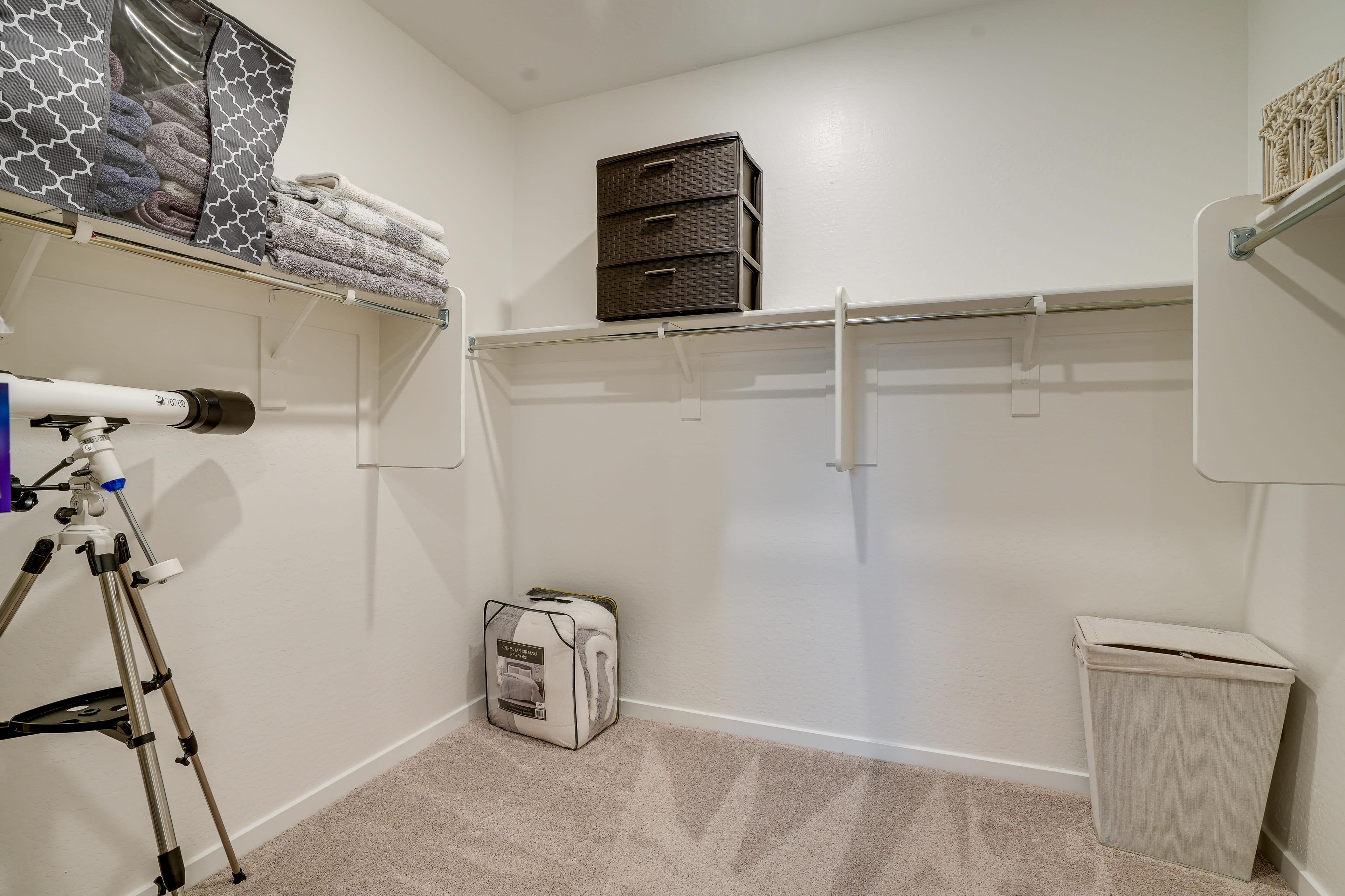 Walk-In Closet | Hangers | Telescope