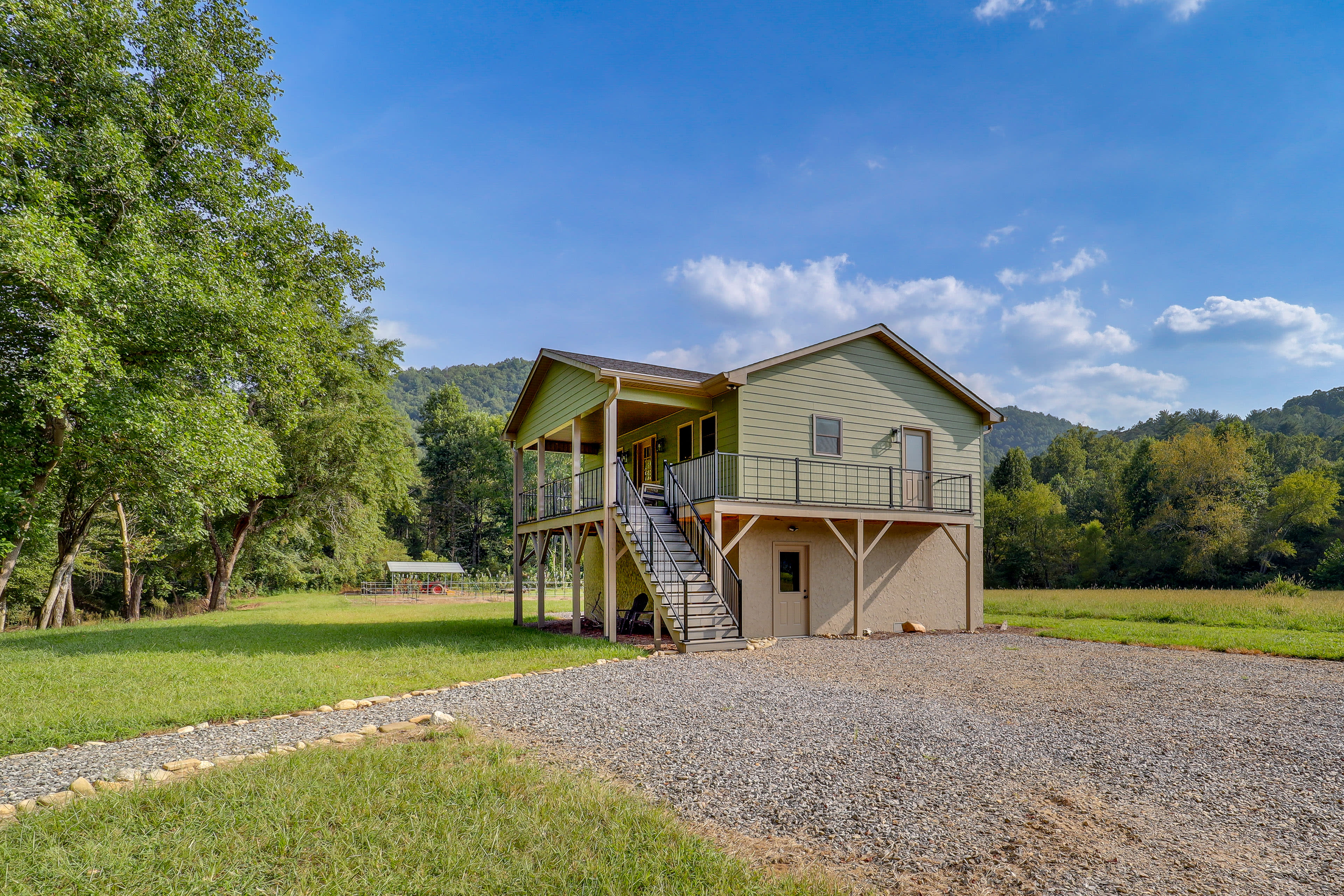 Parking | Driveway (2 Vehicles) | RV/Trailer Parking On-Site