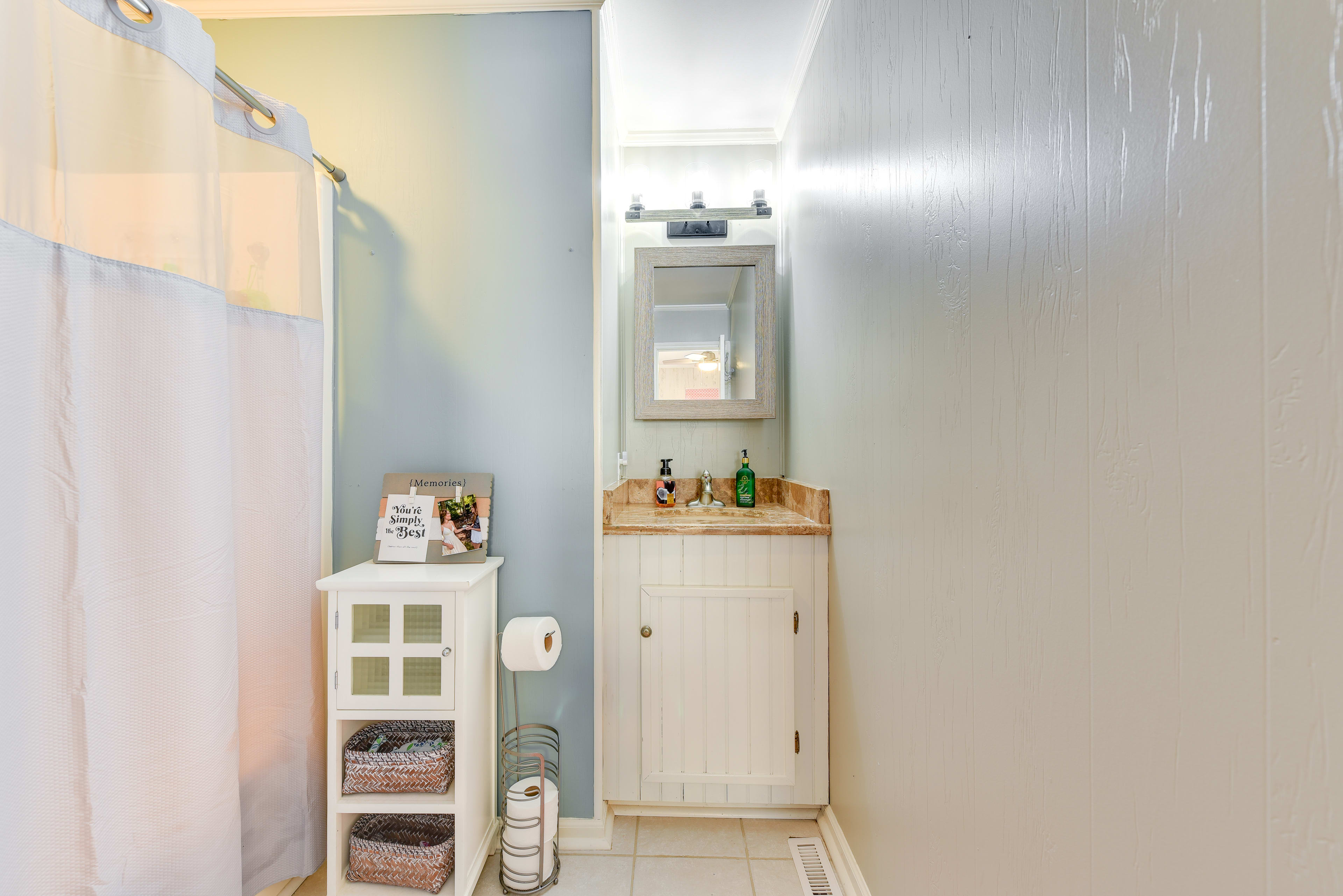 En-Suite Bathroom | Complimentary Toiletries | Hair Dryers | Grab Rail in Shower