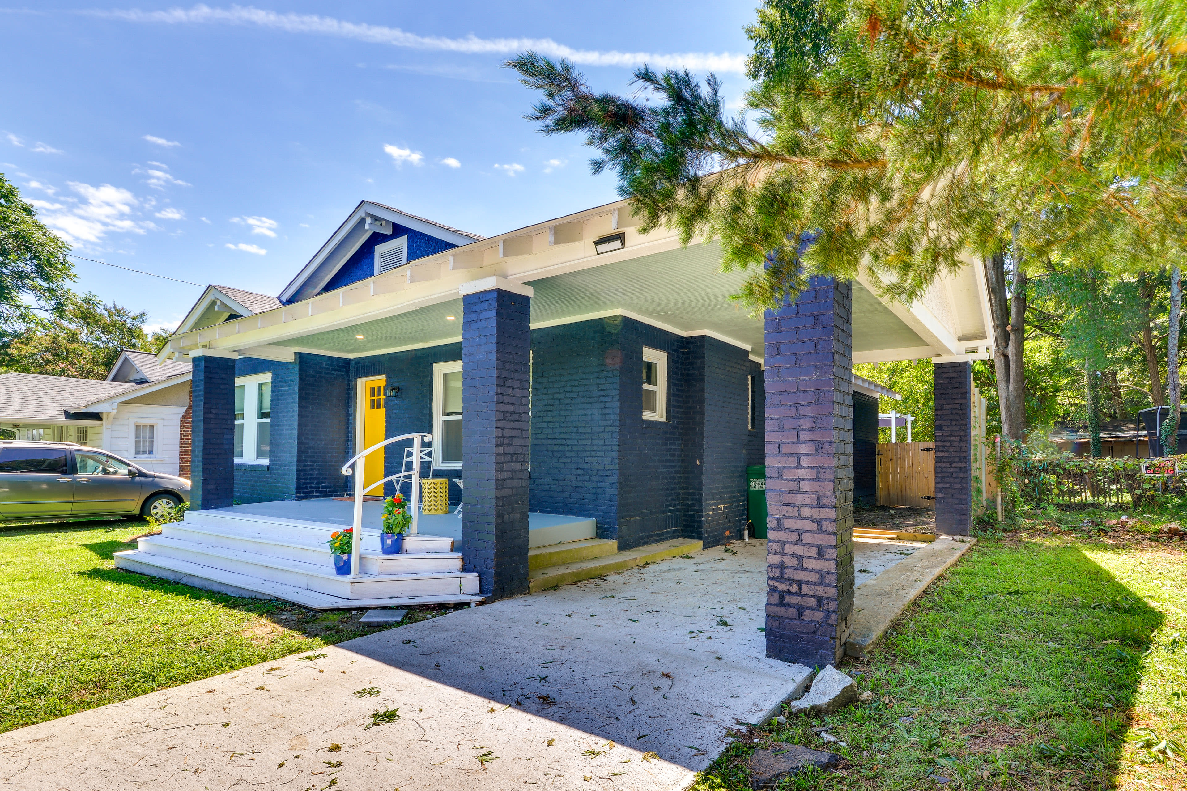 Parking | Carport (1 Standard-Sized Car) | Driveway (1 Vehicle)