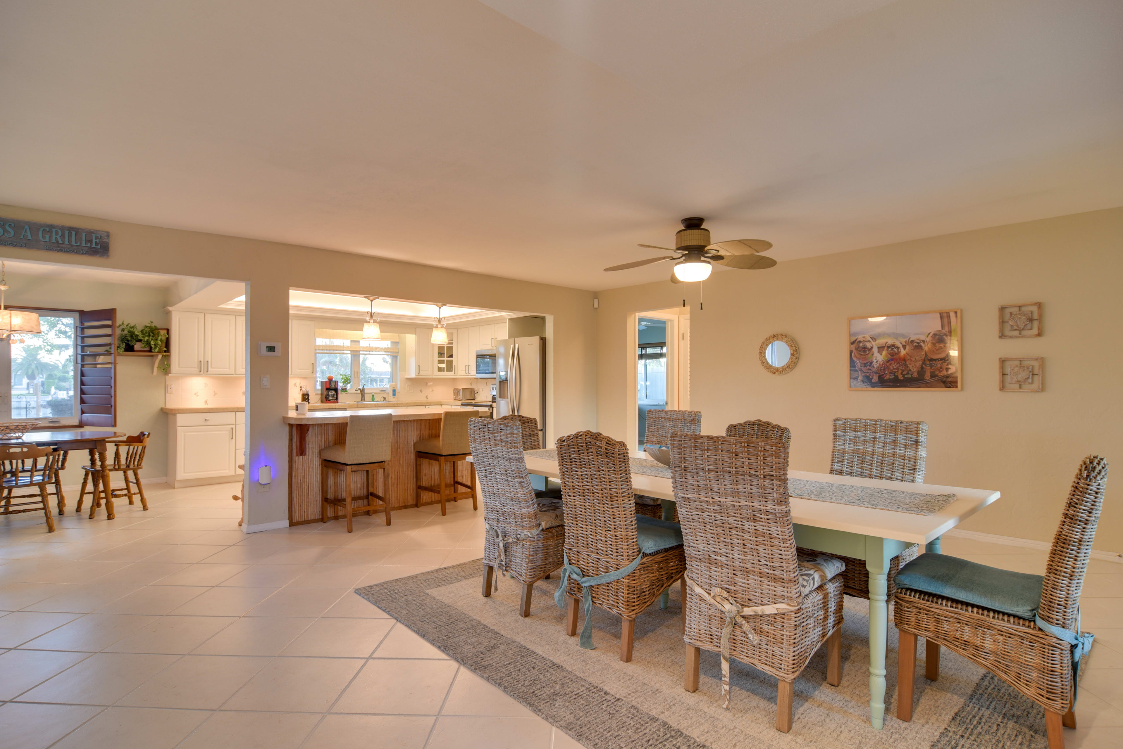 Dining Area | Dishware & Flatware Provided