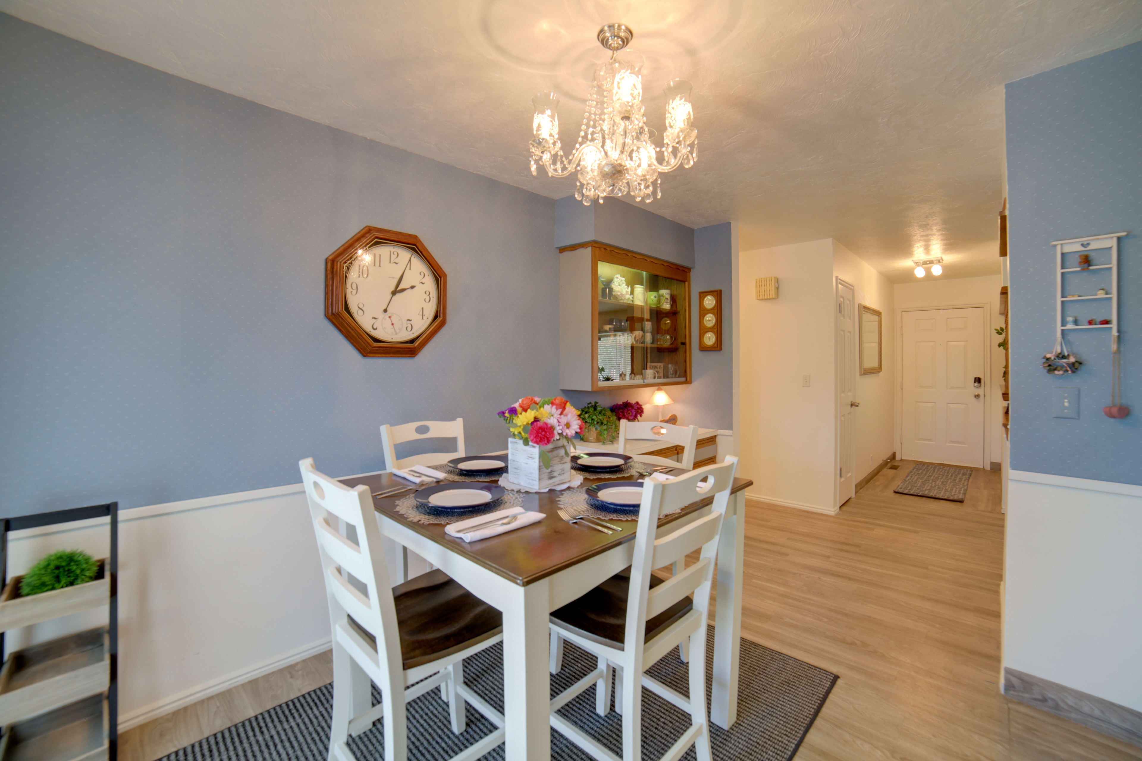 Dining Area | Dining Table | Dishware/Flatware