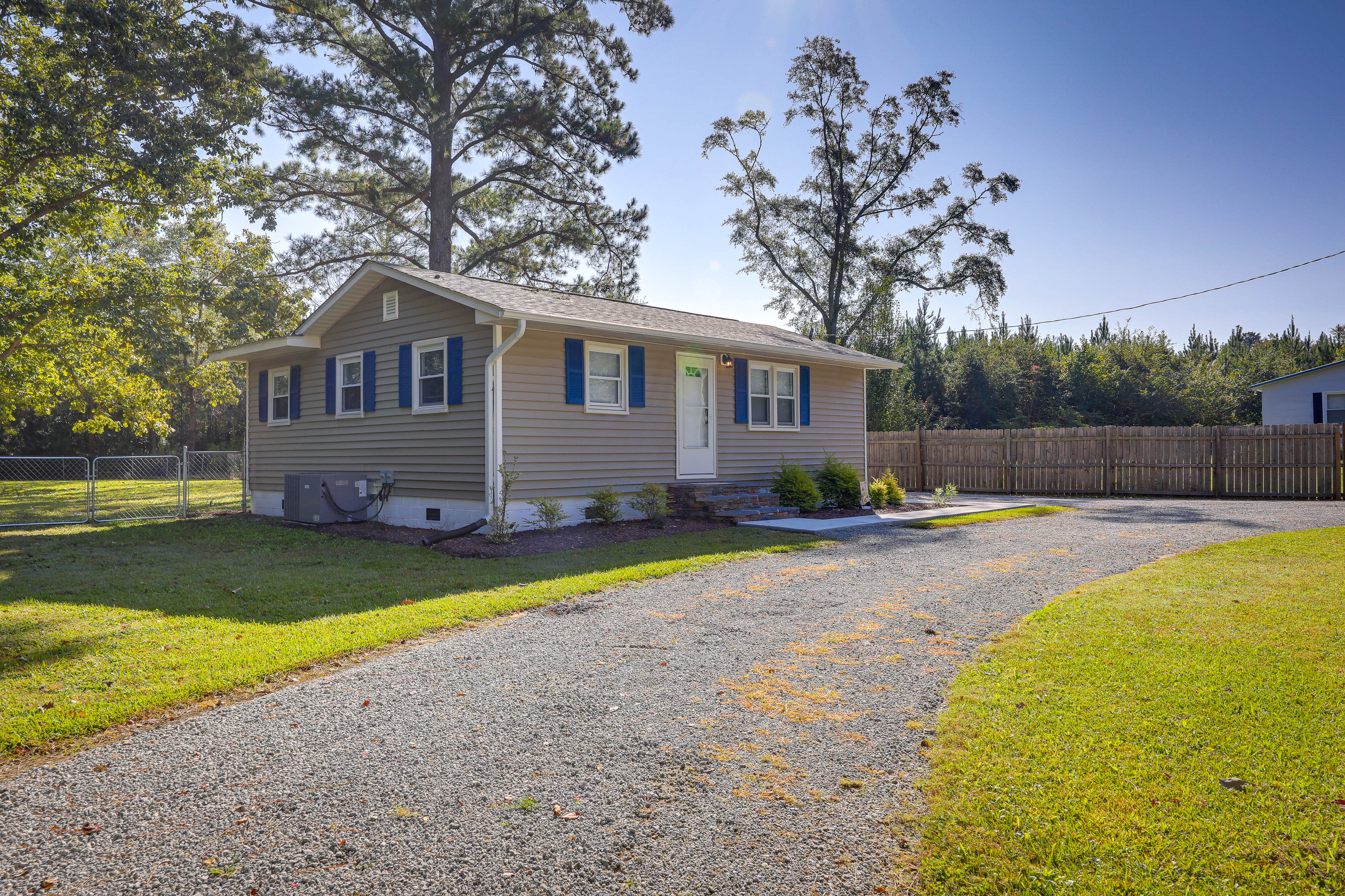 Parking | Driveway (4 Vehicles) | RV/Trailer Parking