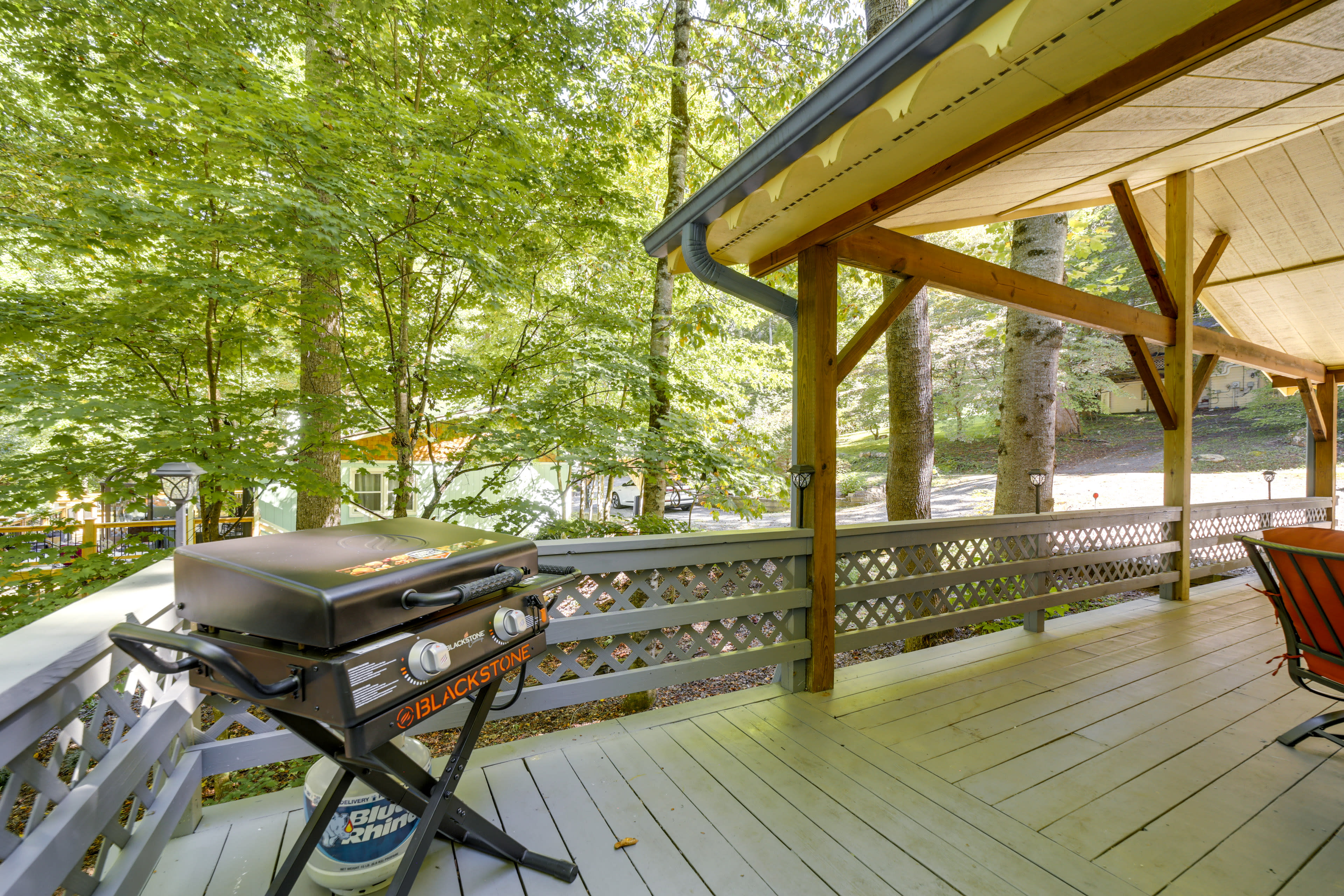 Deck | Blackstone Griddle | Outdoor Dining Area