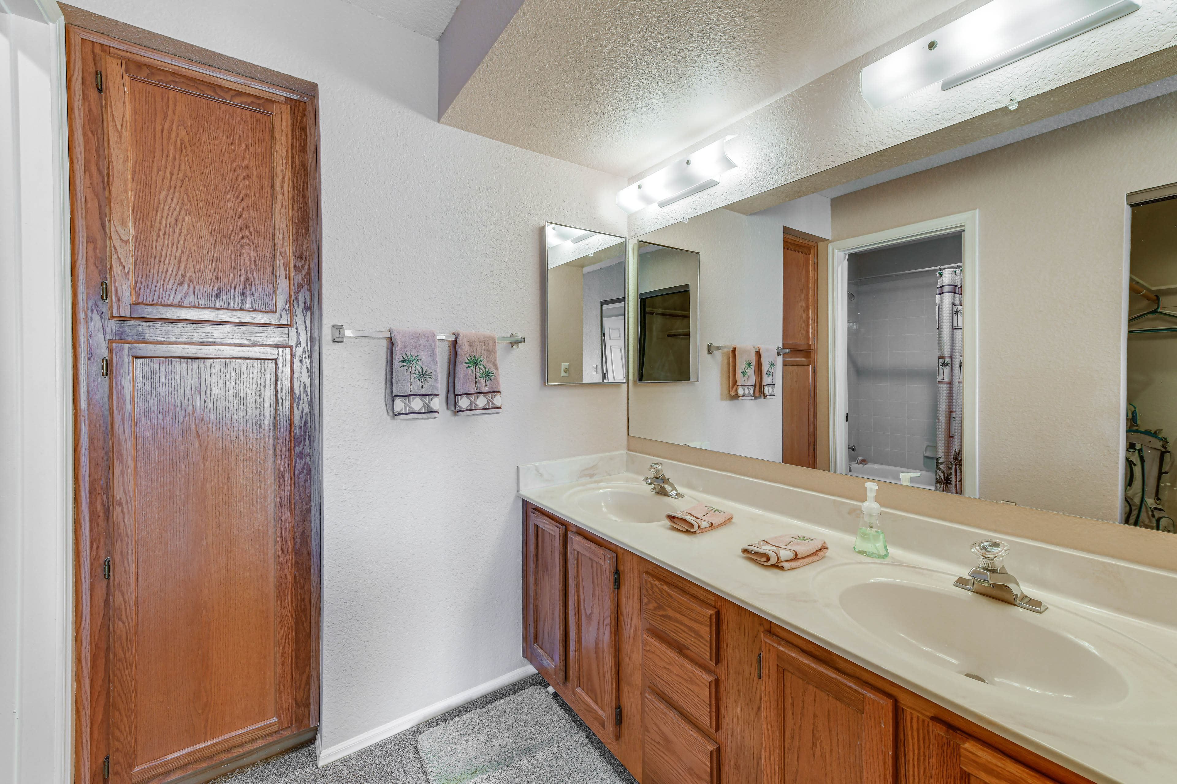 En-Suite Bathroom | Towels Provided