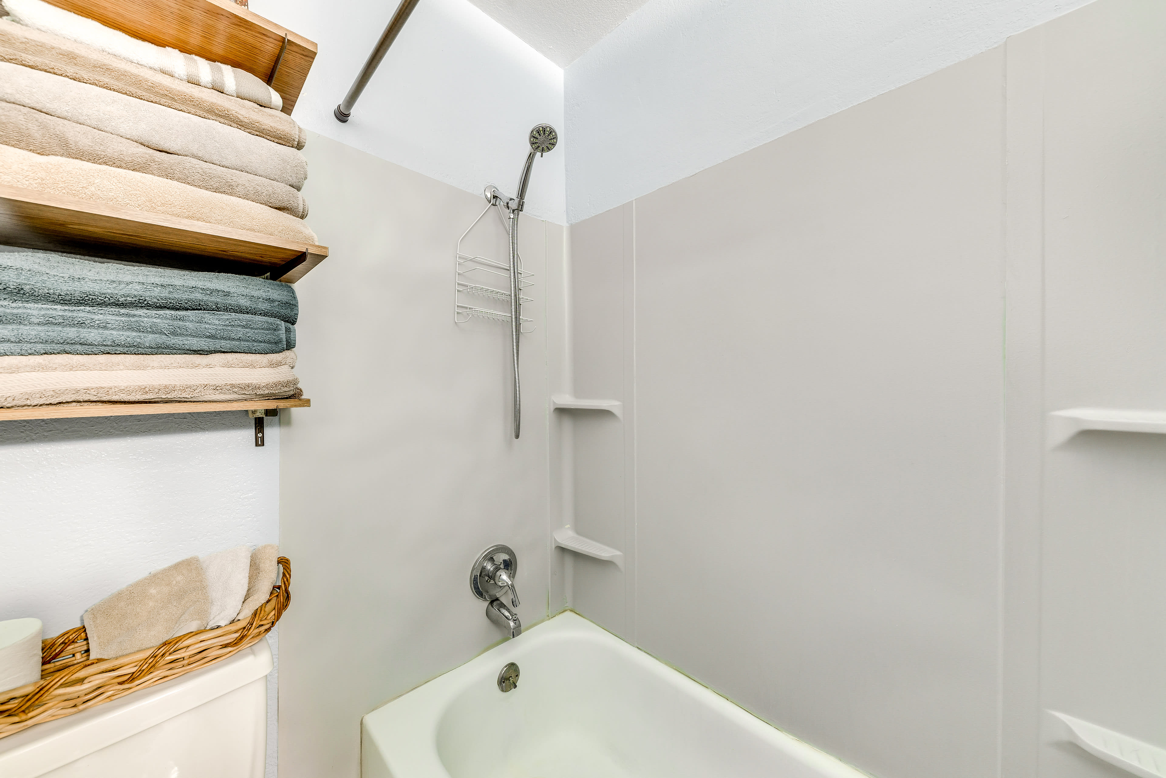 En-Suite Bathroom | Main Level | Towels Provided