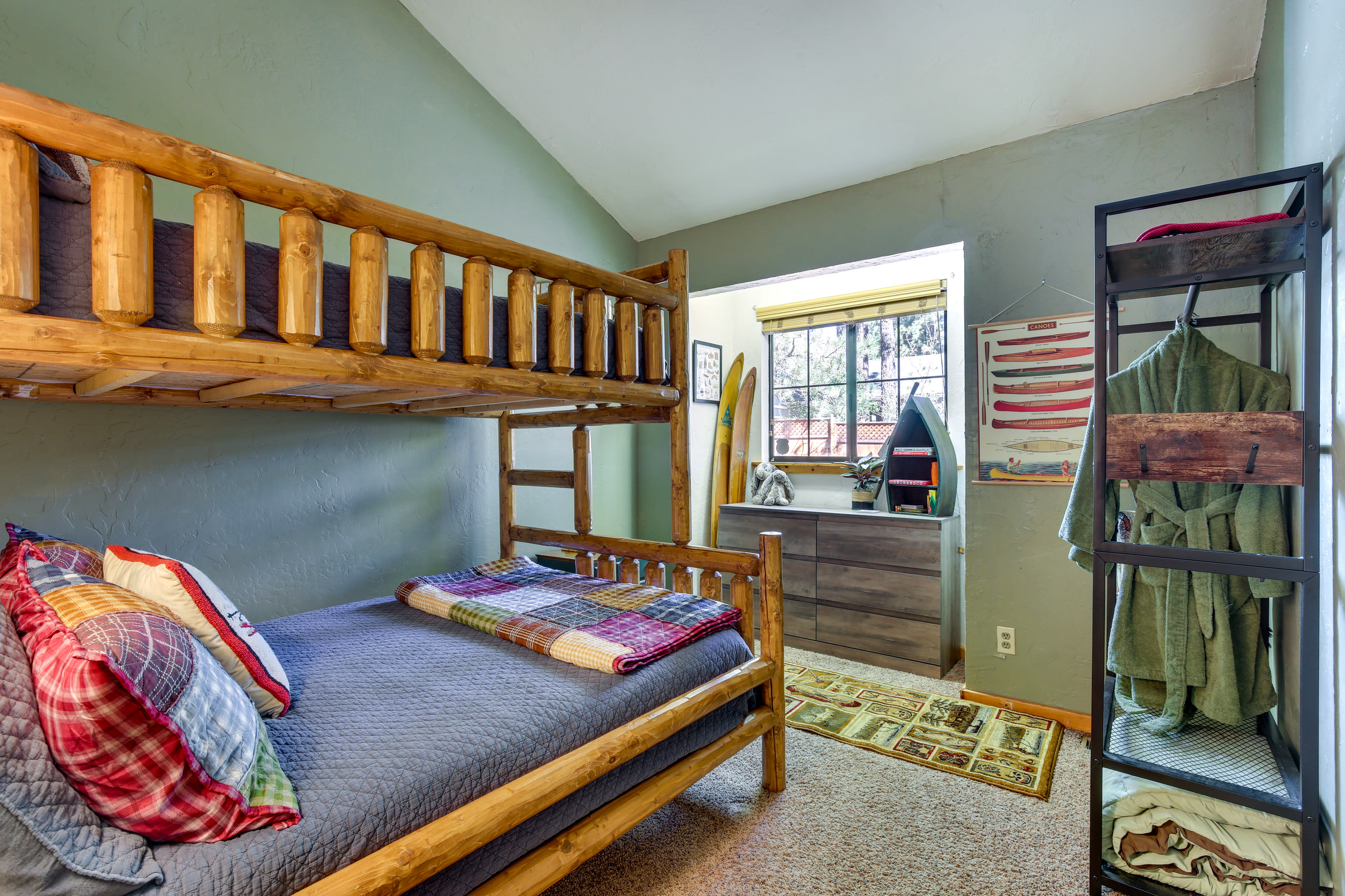 Bedroom 3 | Twin/Full Bunk Bed