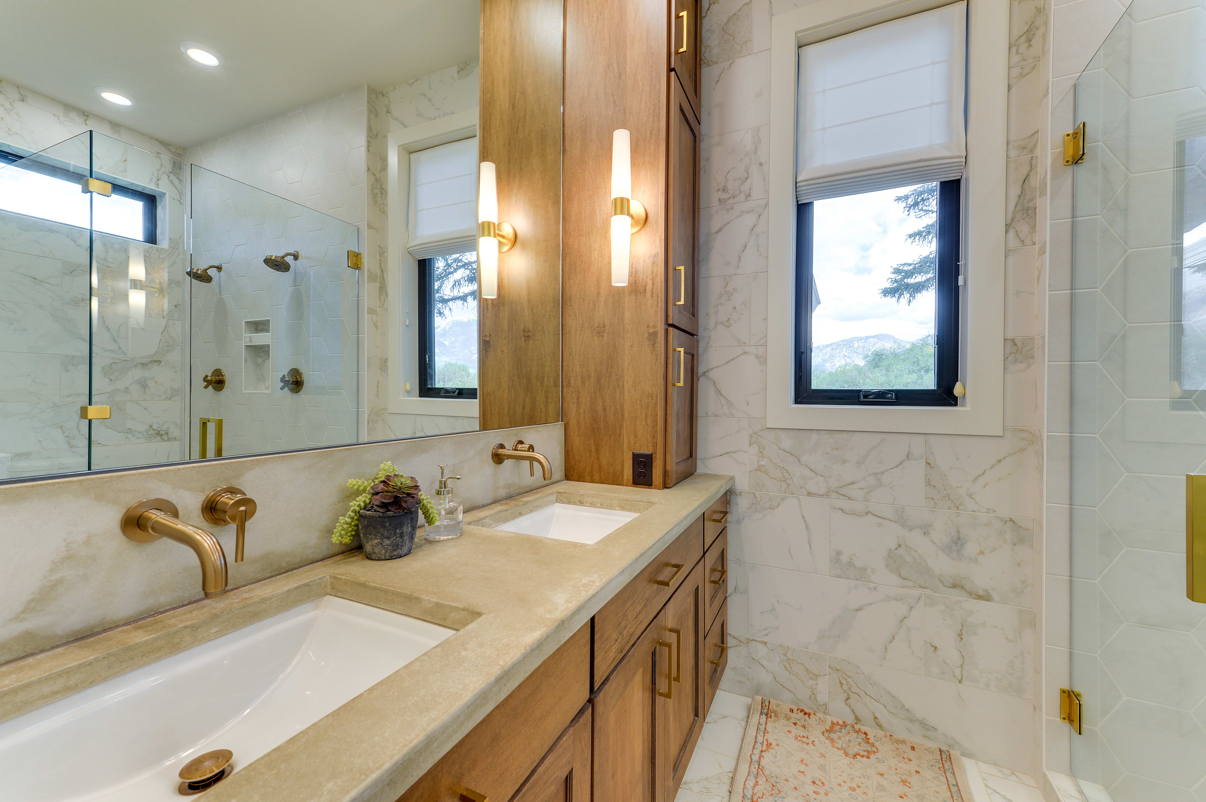 Full Bathroom | Shower | Double Sinks