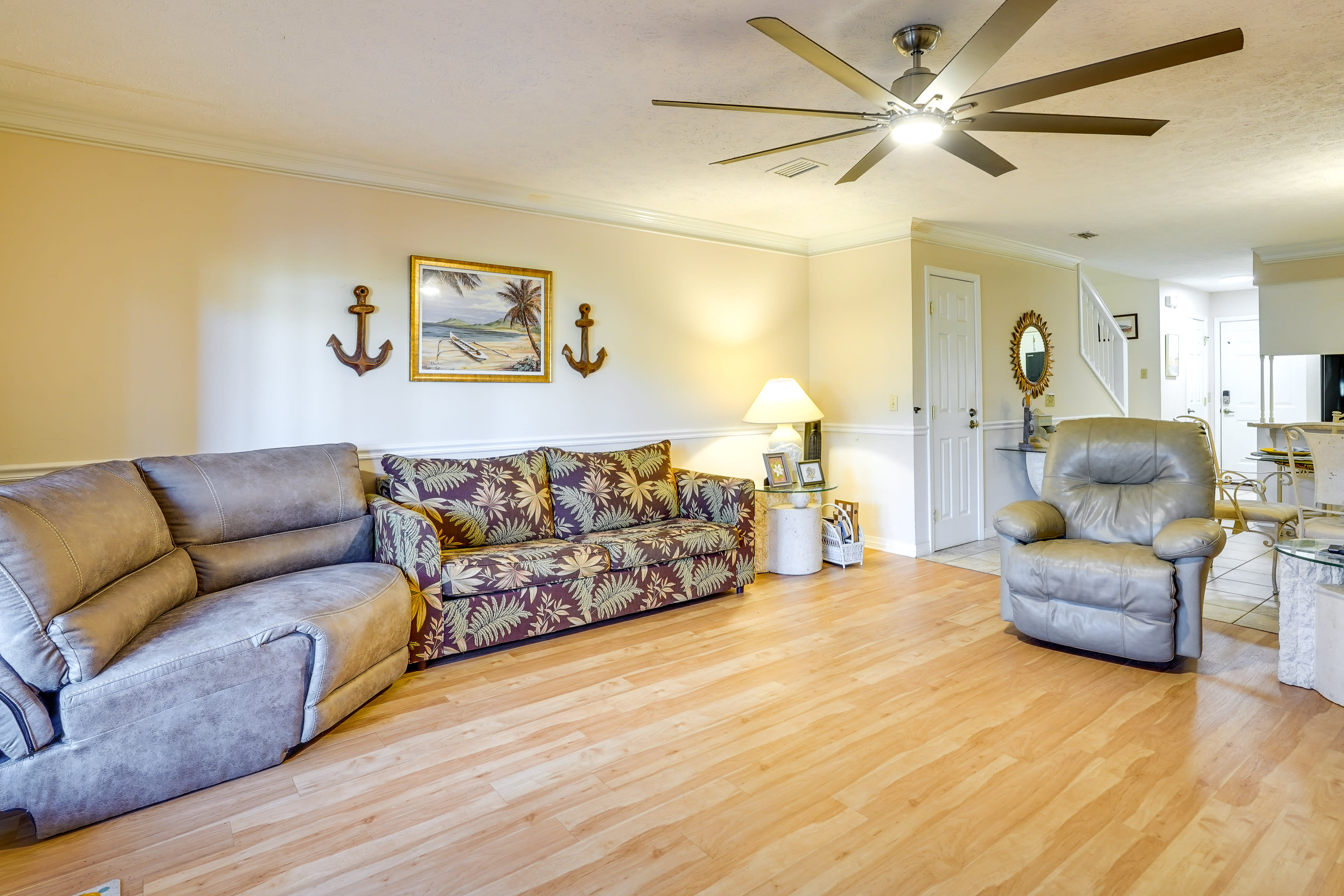 Living Room | Sleeper Sofa | Smart TV | Central Air Conditioning | Free WiFi