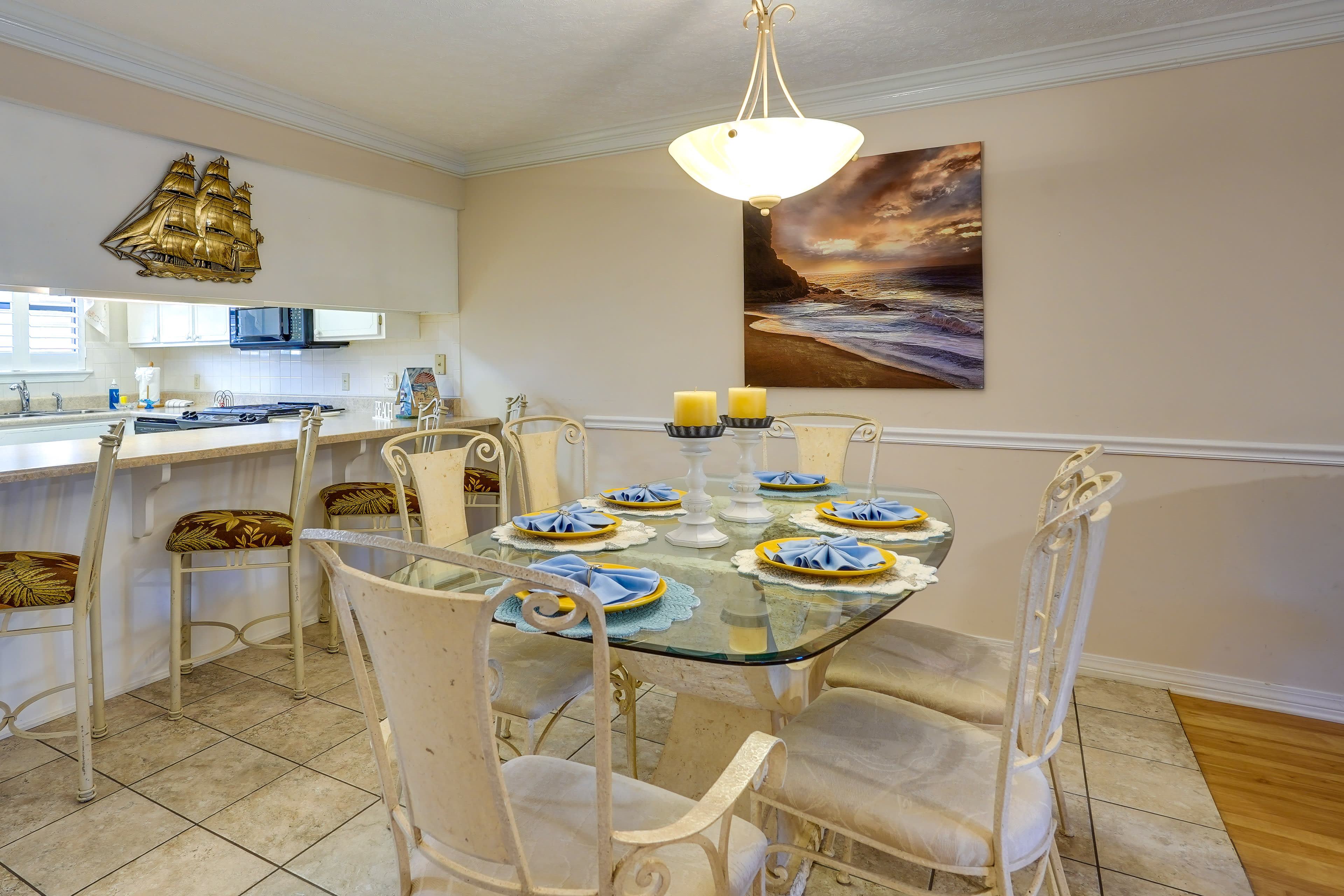 Dining Area | Dishware/Flatware Provided