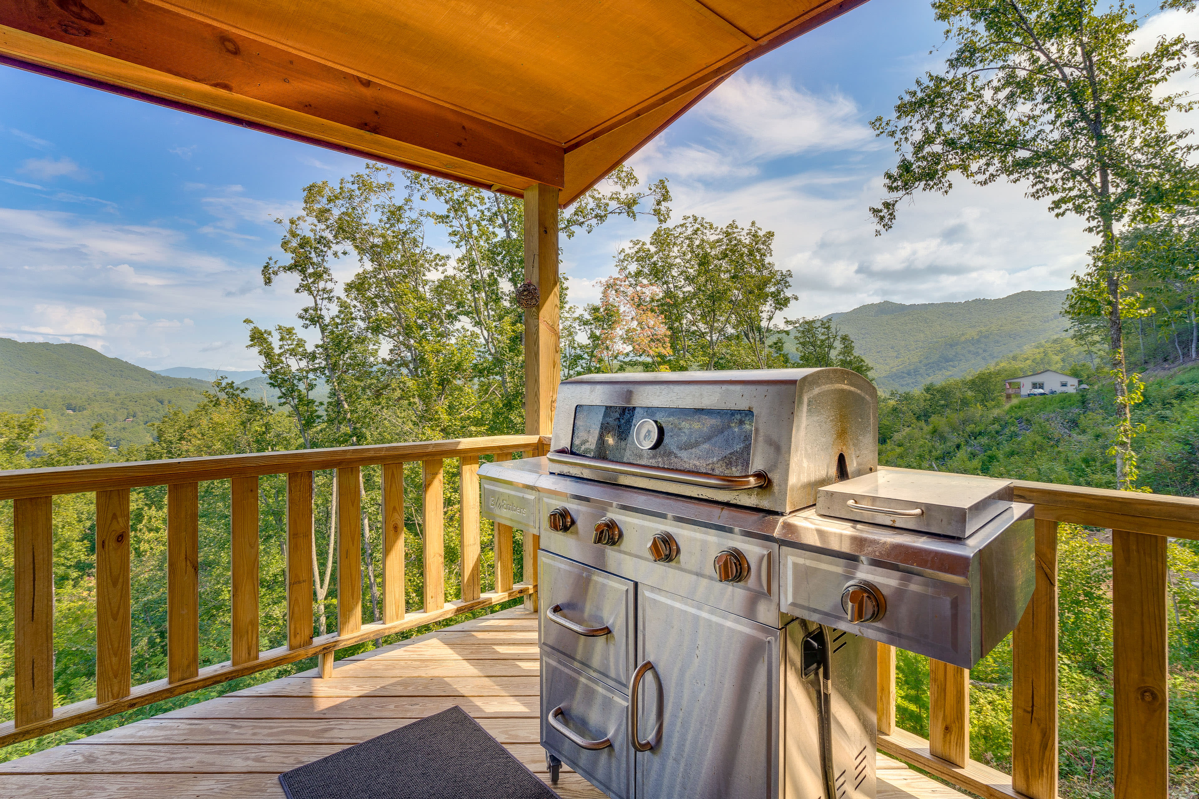 Deck | Gas Grill | Outdoor Seating & Dining | Hammock | Cornhole