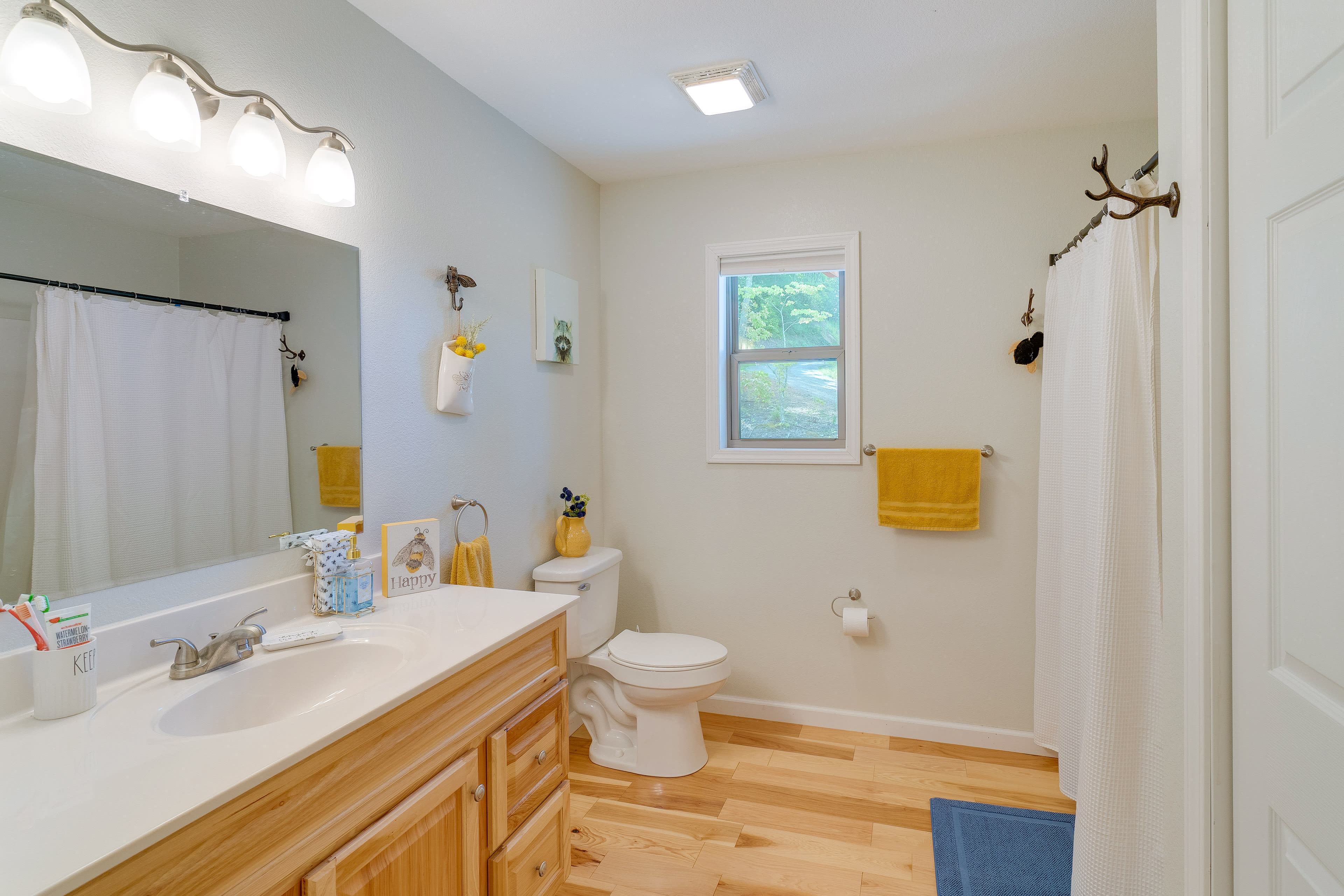Full Bathroom | 1st Floor | Shower/Tub Combo | Washer/Dryer | Hangers