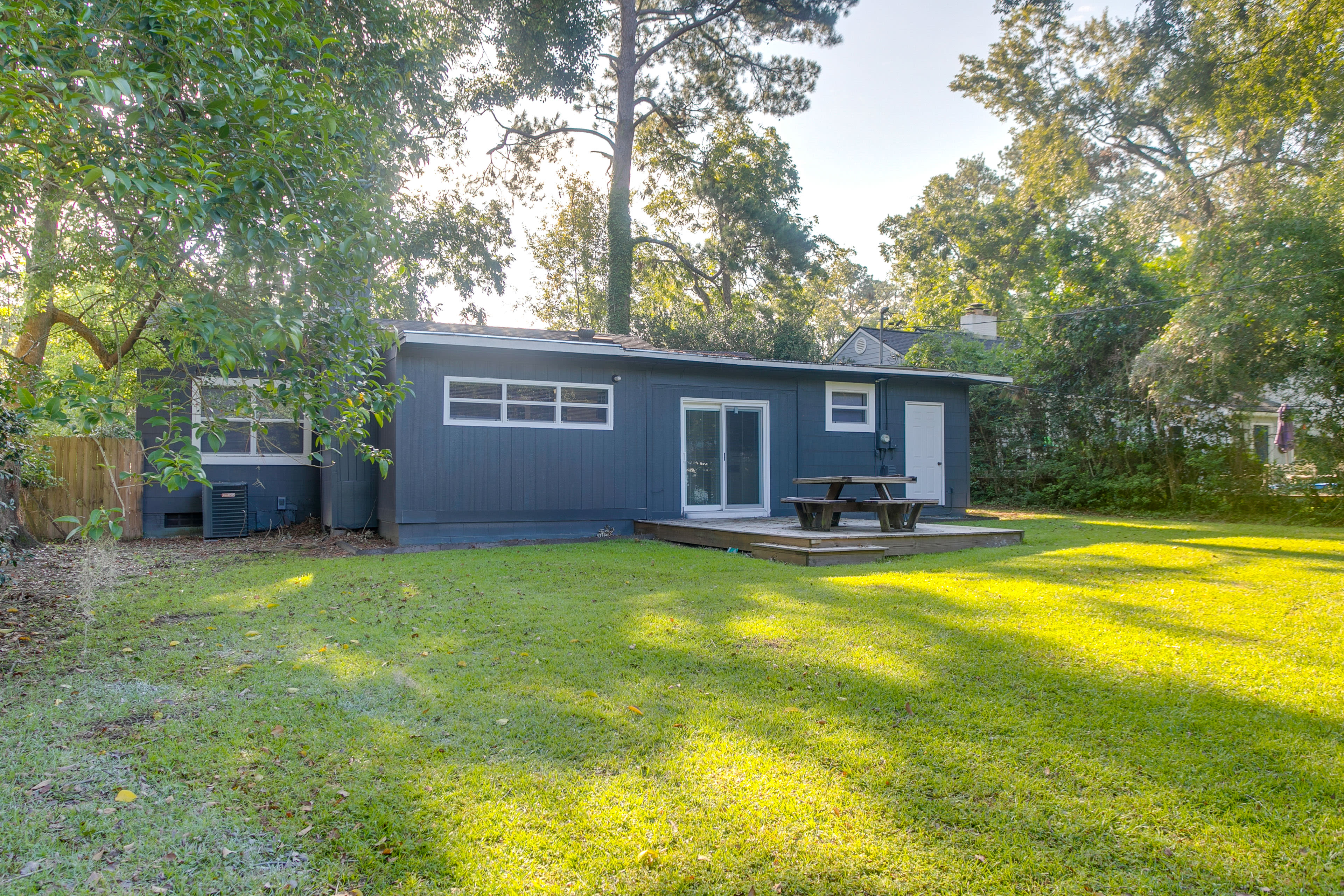 Backyard | Deck | Dining Table