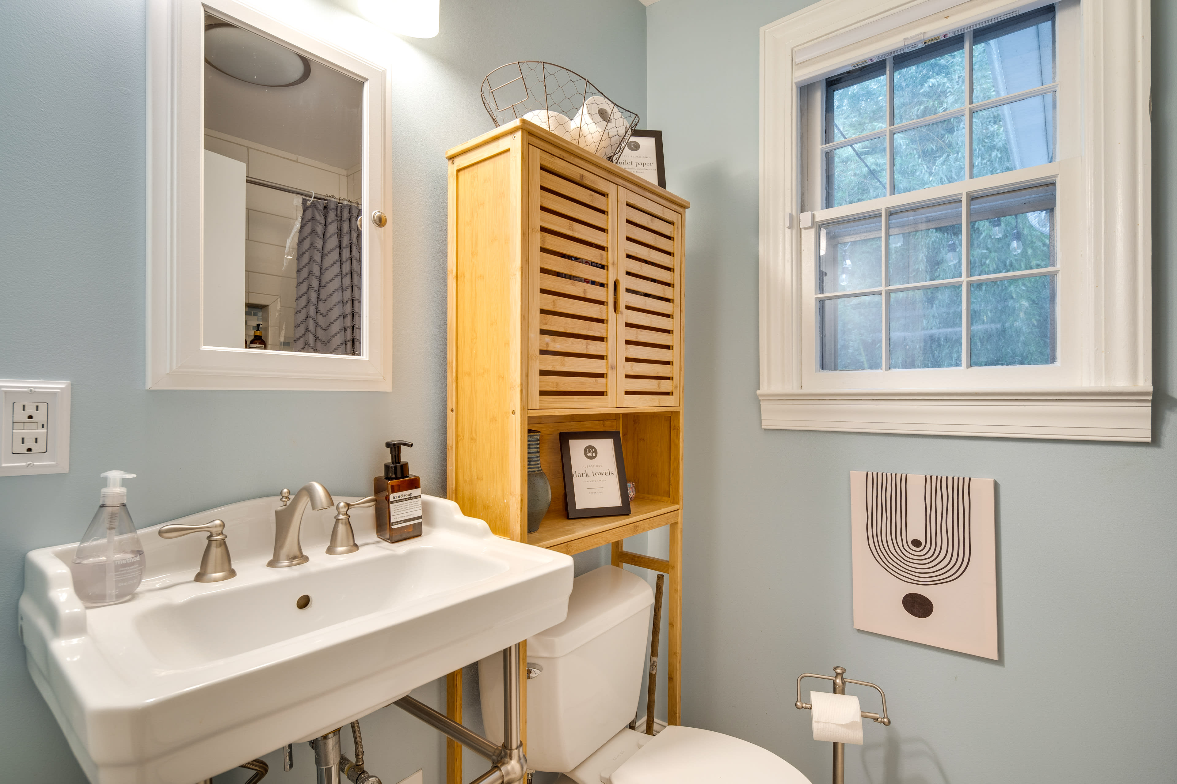 Full Bathroom | Towels Provided