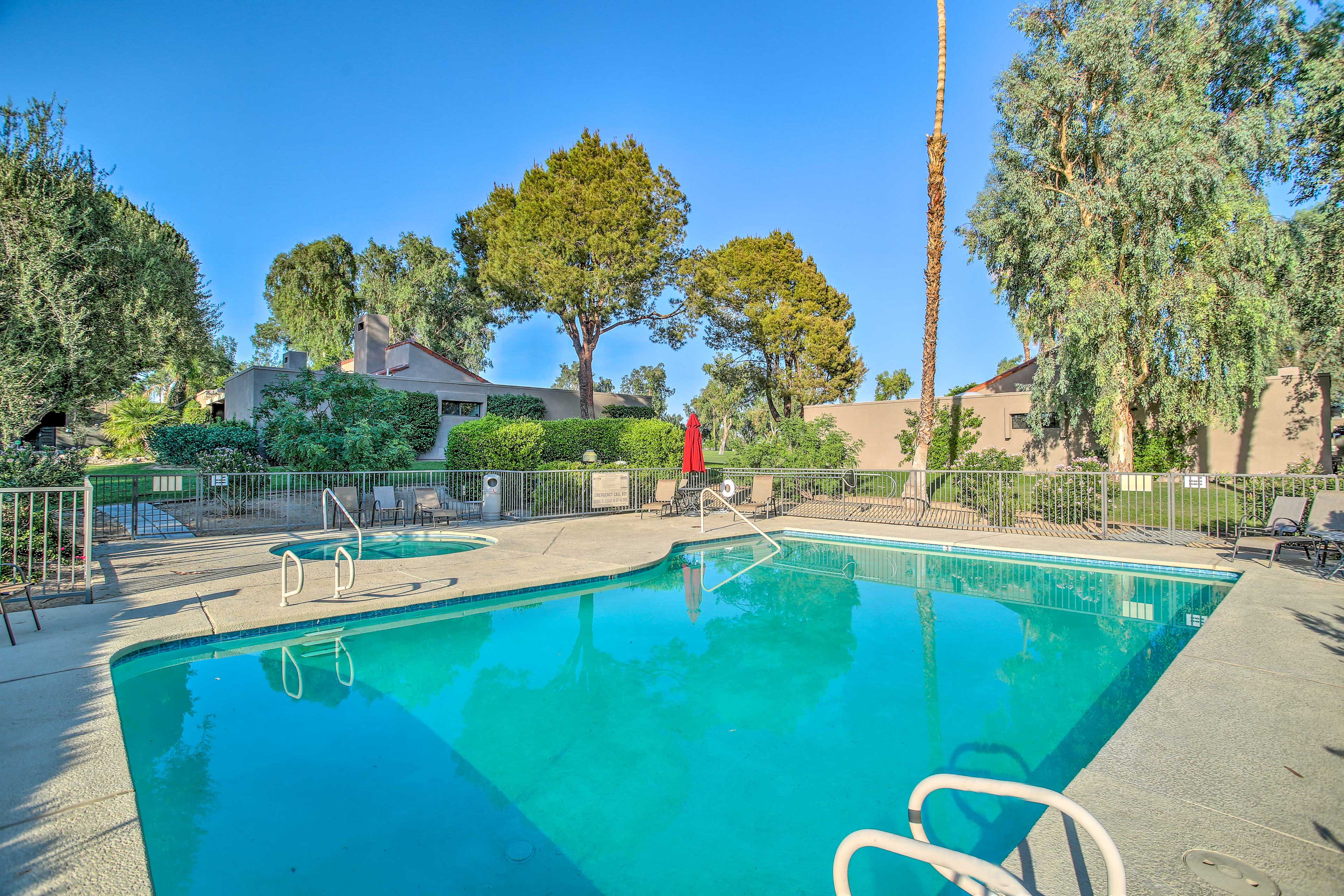 Community Outdoor Pool & Hot Tub