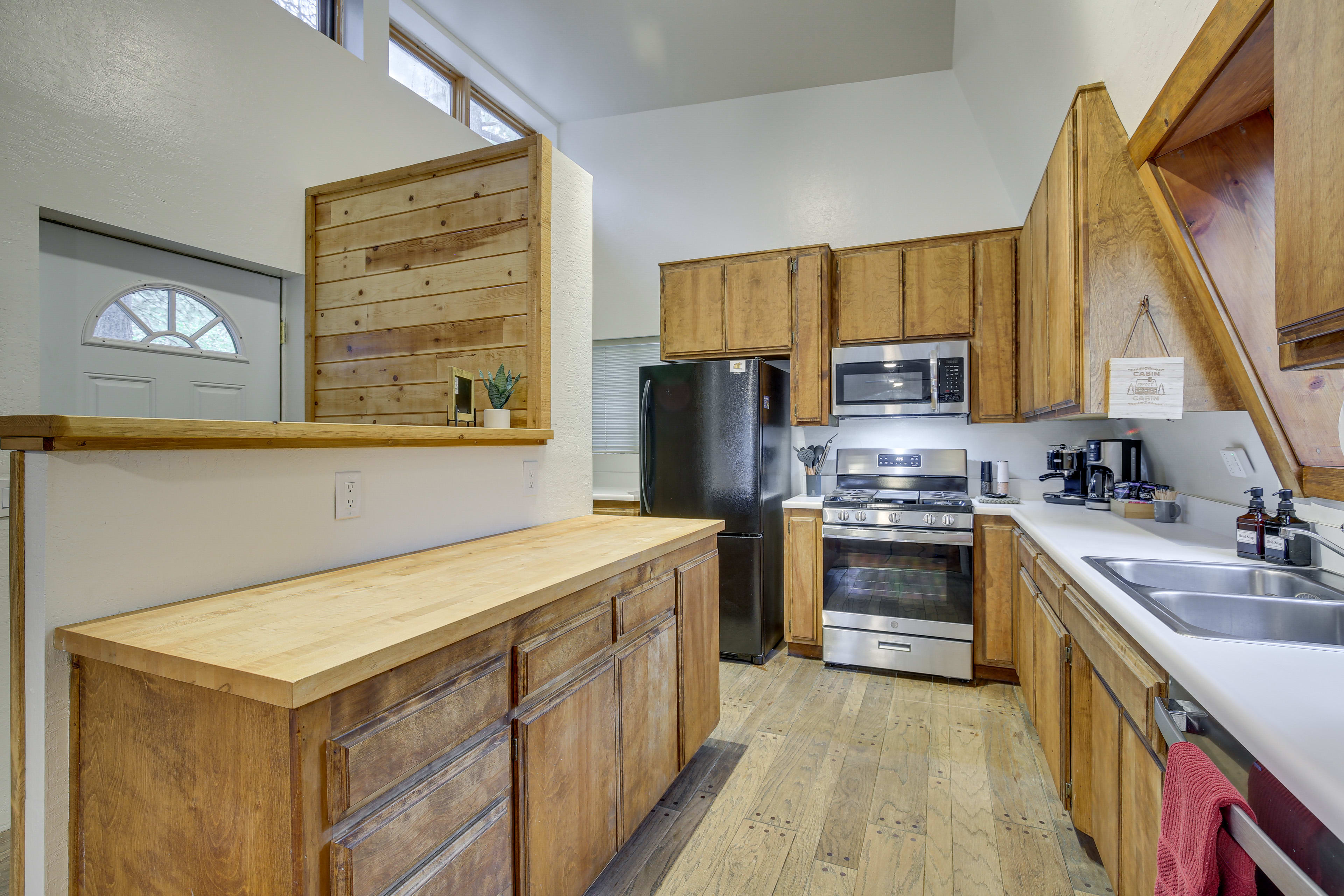 Kitchen | Equipped w/ Cooking Essentials