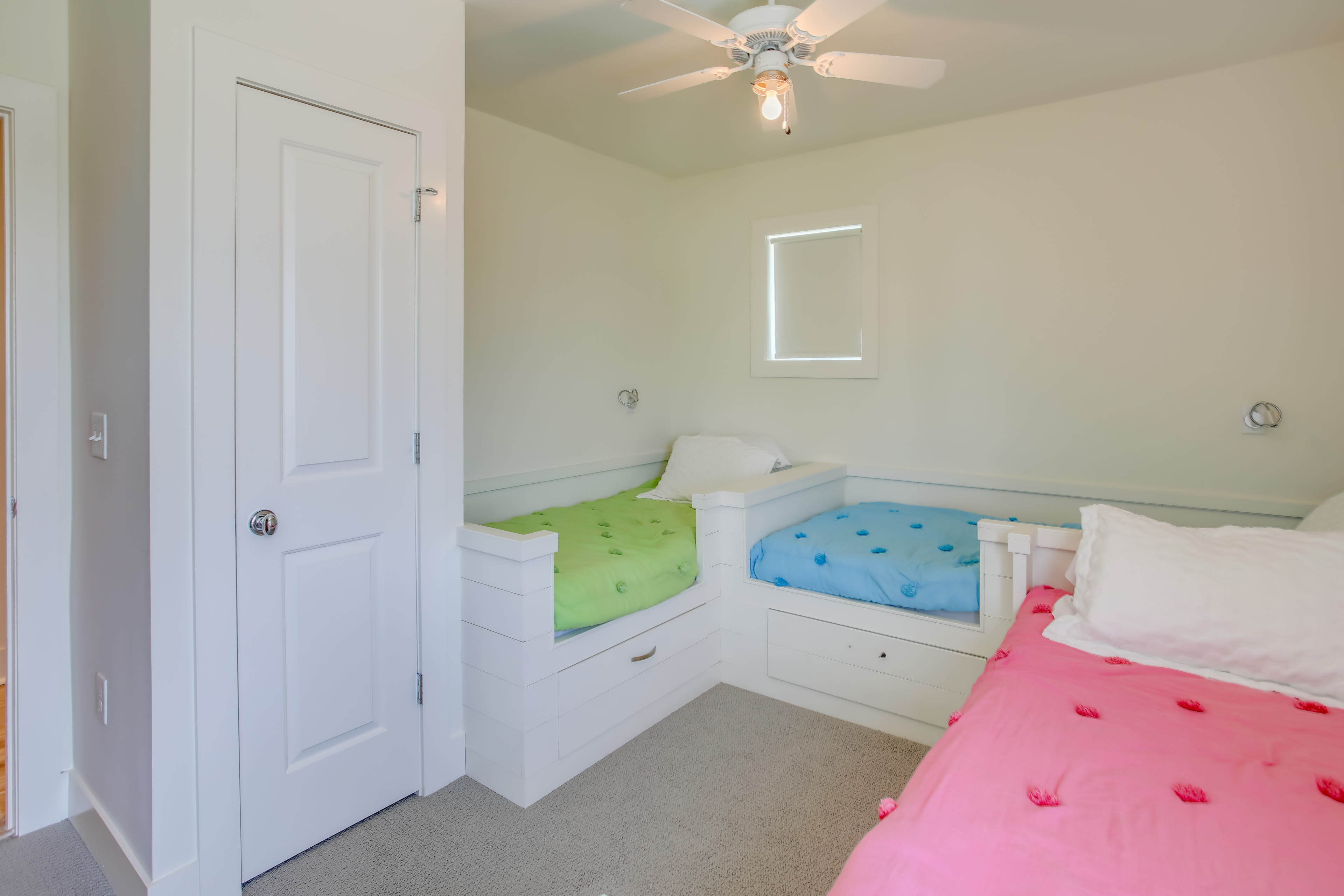 Bedroom 4 | 3 Twin Beds | Smart TV | Jack-and-Jill Bathroom