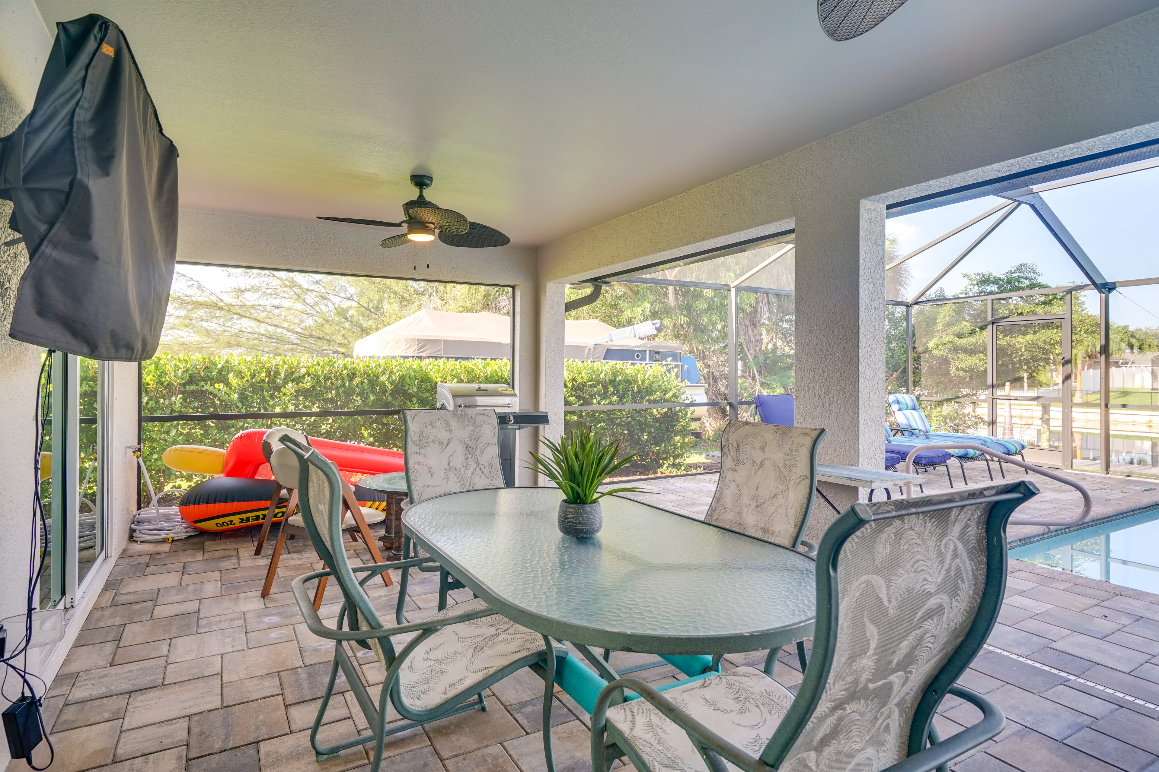 Covered Patio | Gas Grill | Outdoor Dining Area