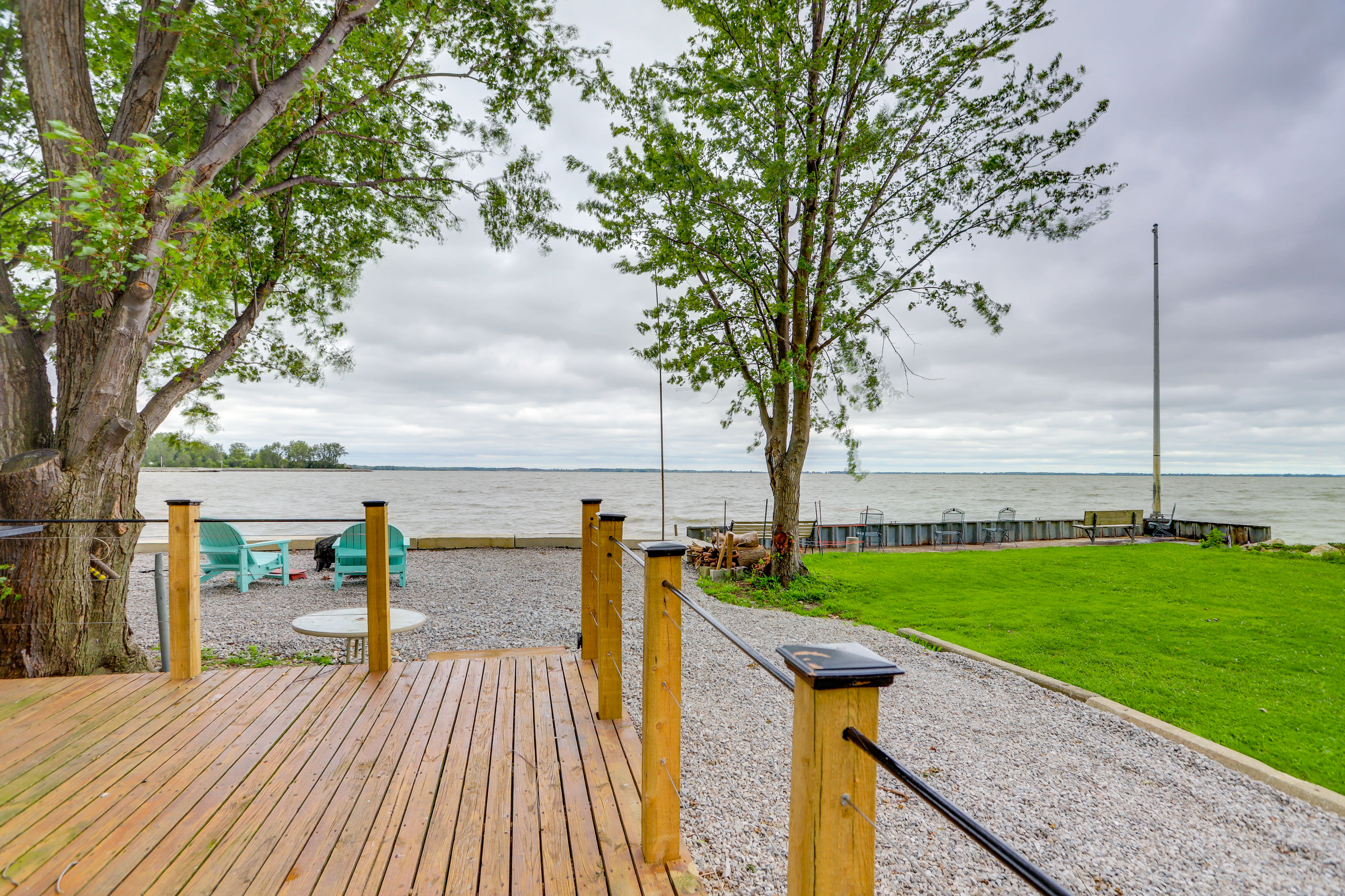 Deck | Gas Grill | Beach Towels