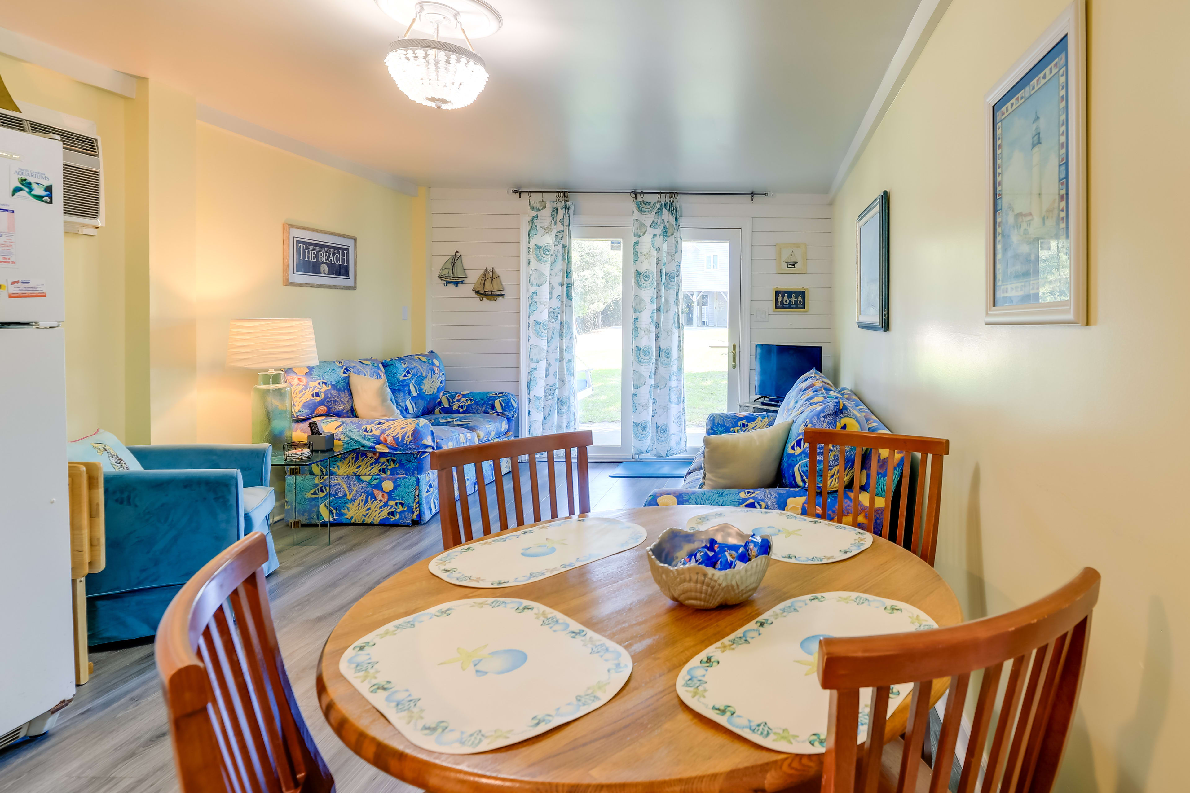 Dining Area | Dishware/Flatware