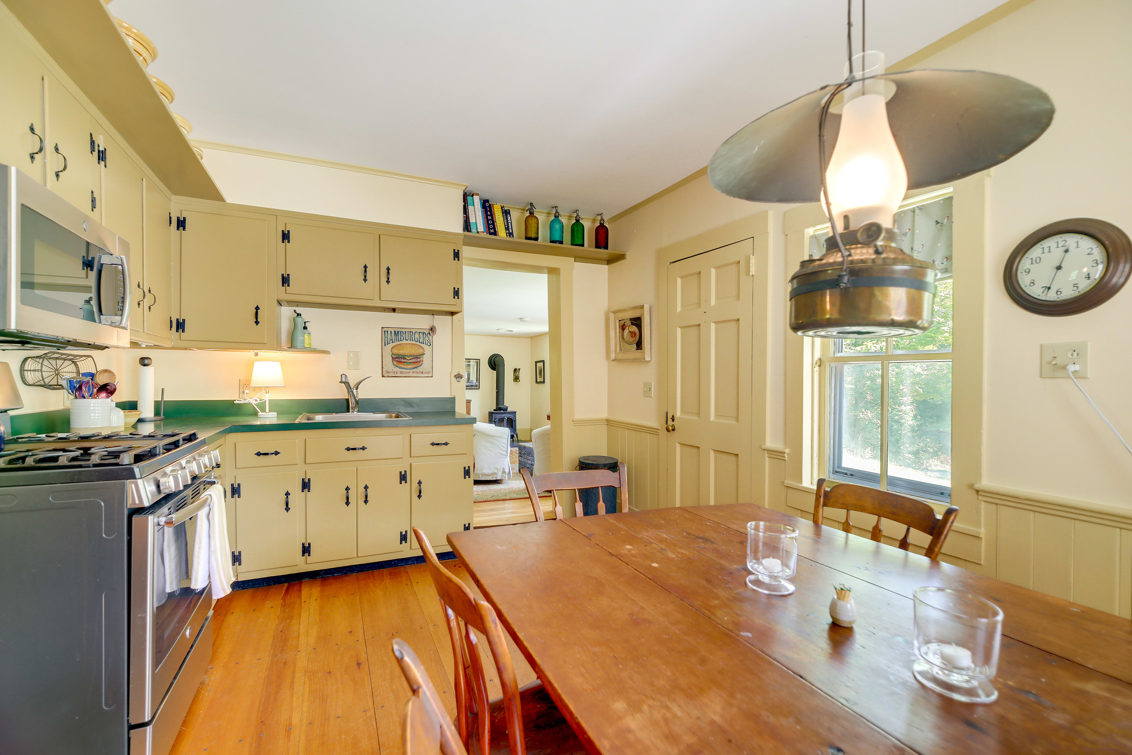 Dining Area & Kitchen | 1st Floor | Coffee Pot | Toaster | Dishwasher