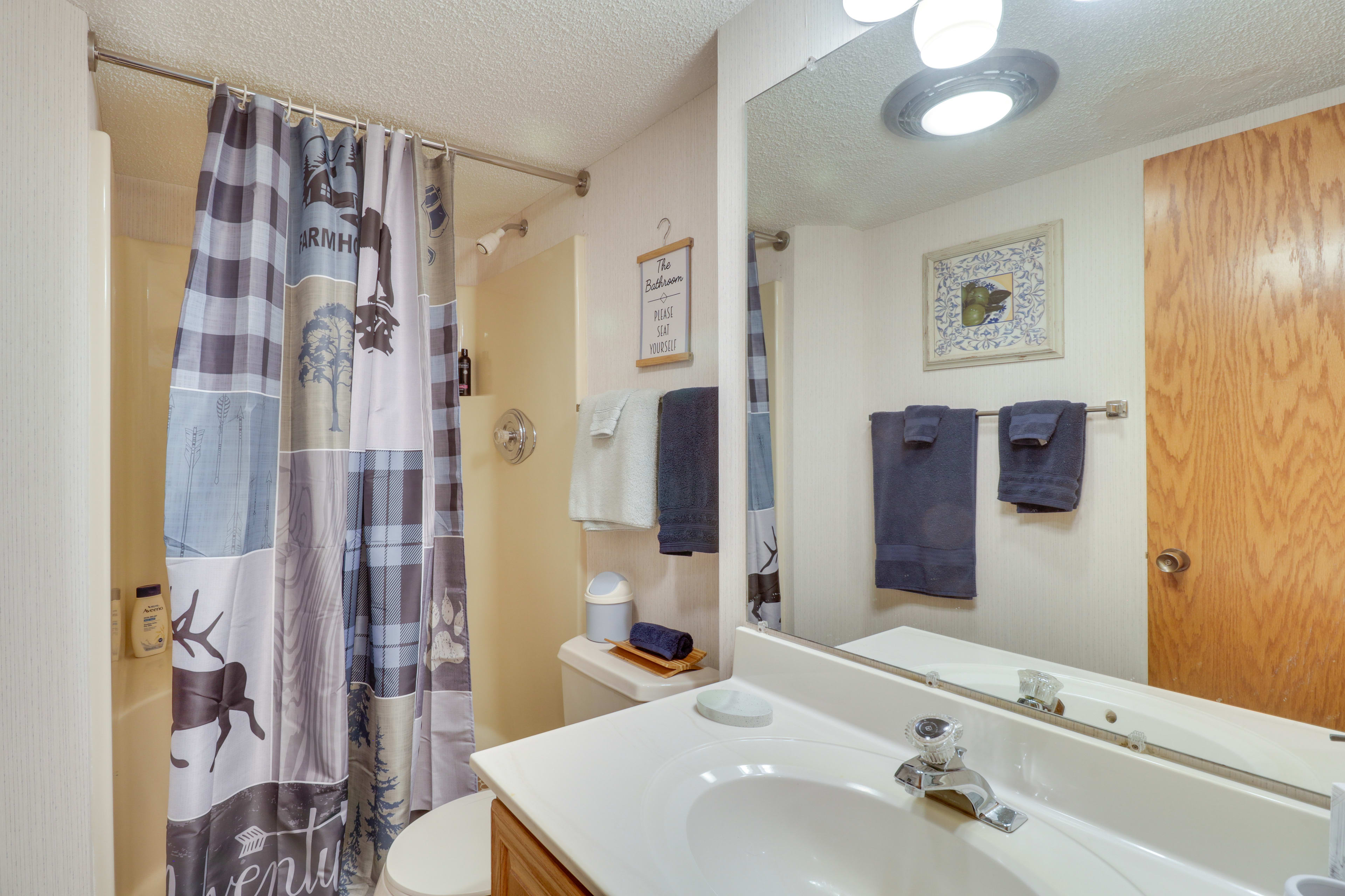 Bathroom | Complimentary Toiletries | Towels Provided