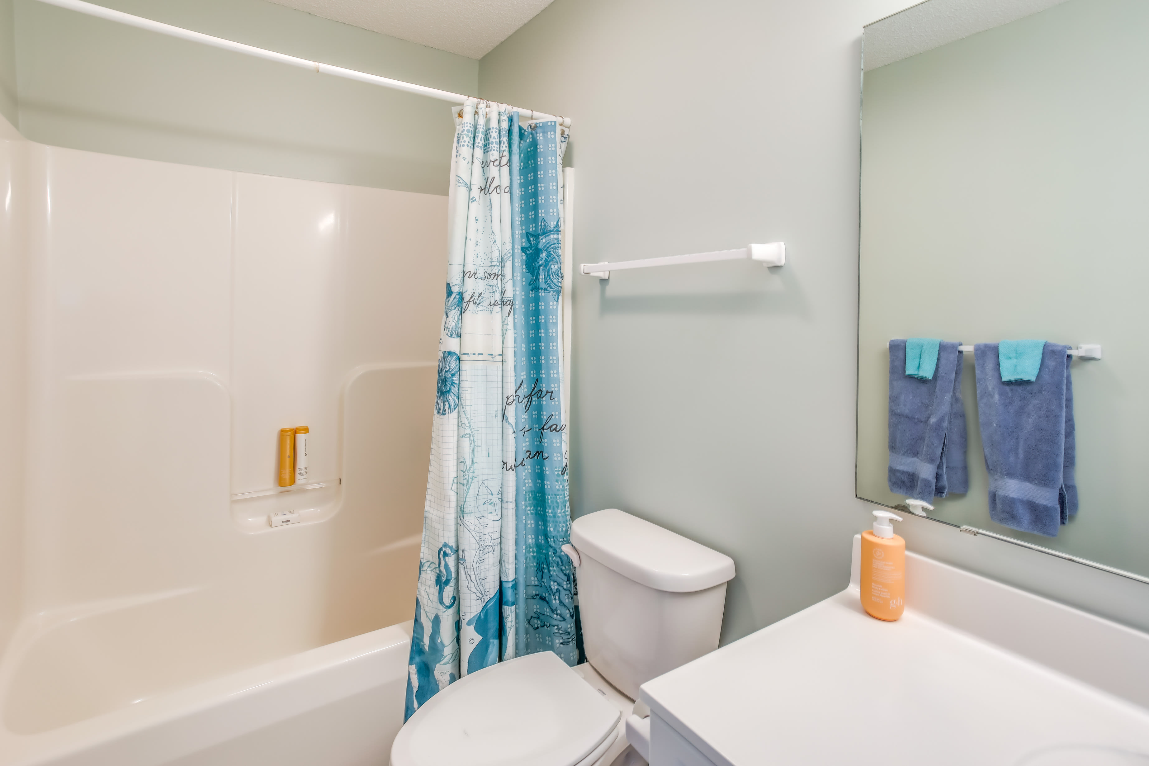 En-Suite Bathroom | Complimentary Toiletries | Towels Provided