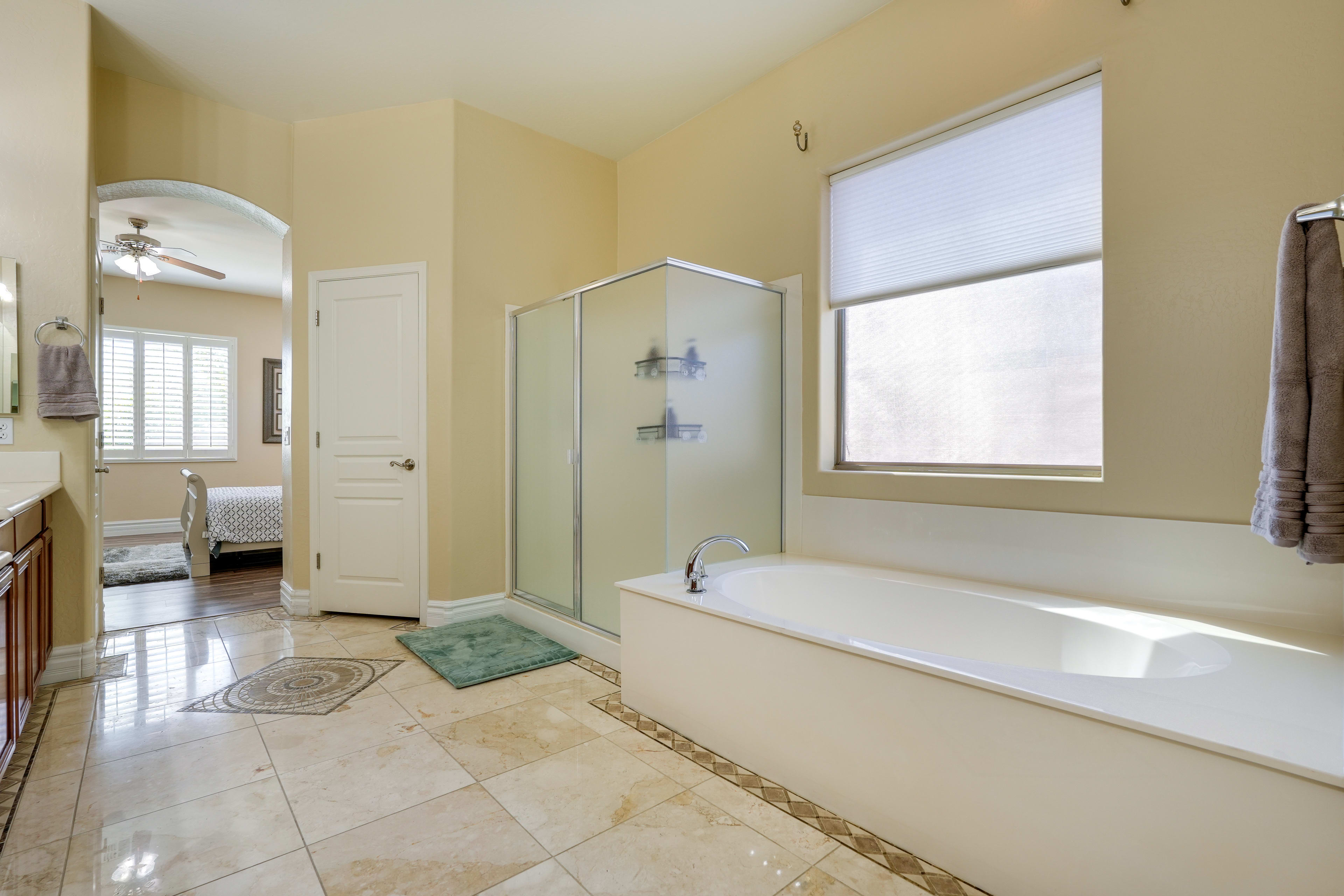 Full Bathroom | Towels Provided | Complimentary Toiletries