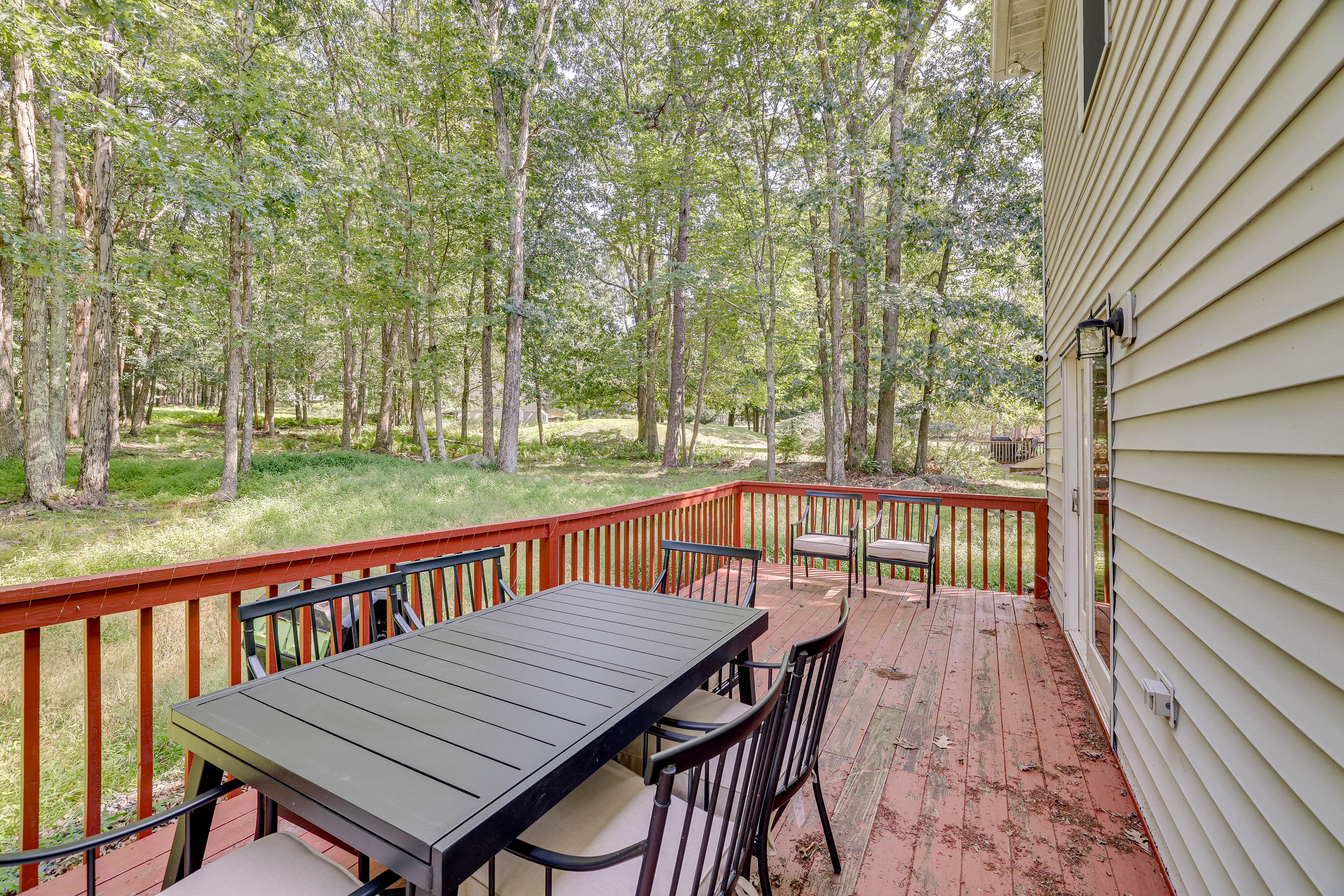 Deck | Outdoor Dining Area