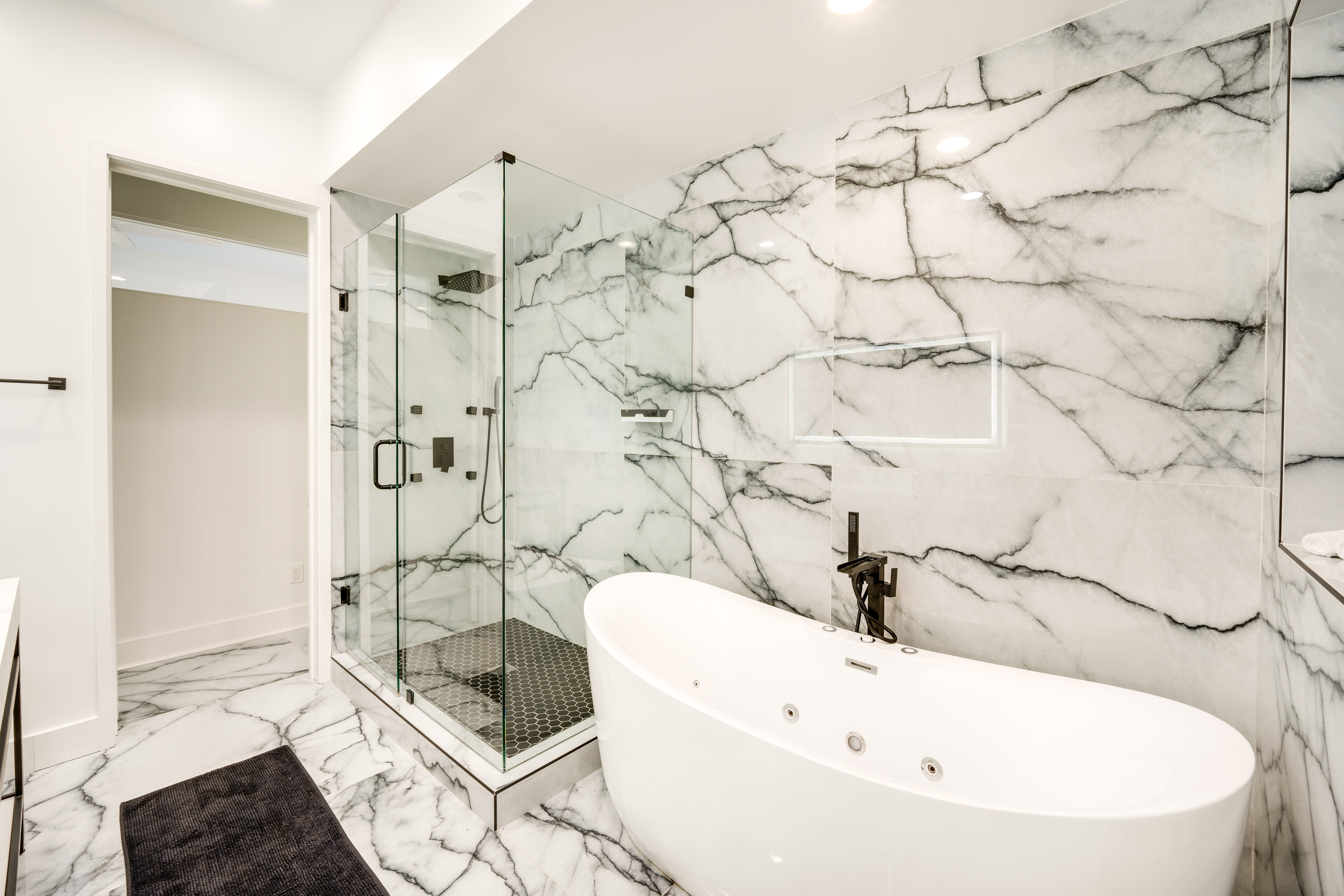 Full Bathroom | Jetted Tub | Complimentary Toiletries