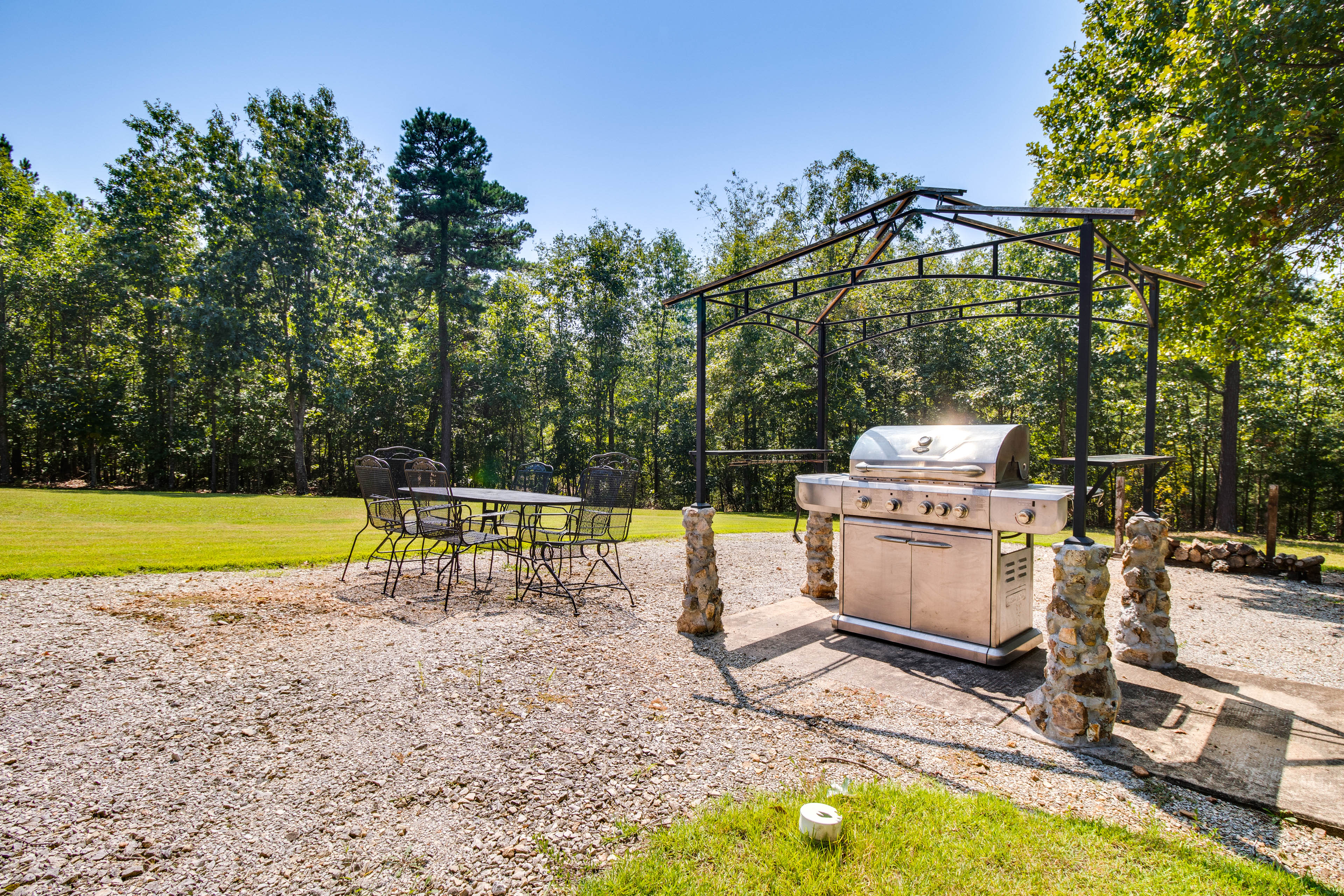 Private Yard | Gas Grill | Dining Area