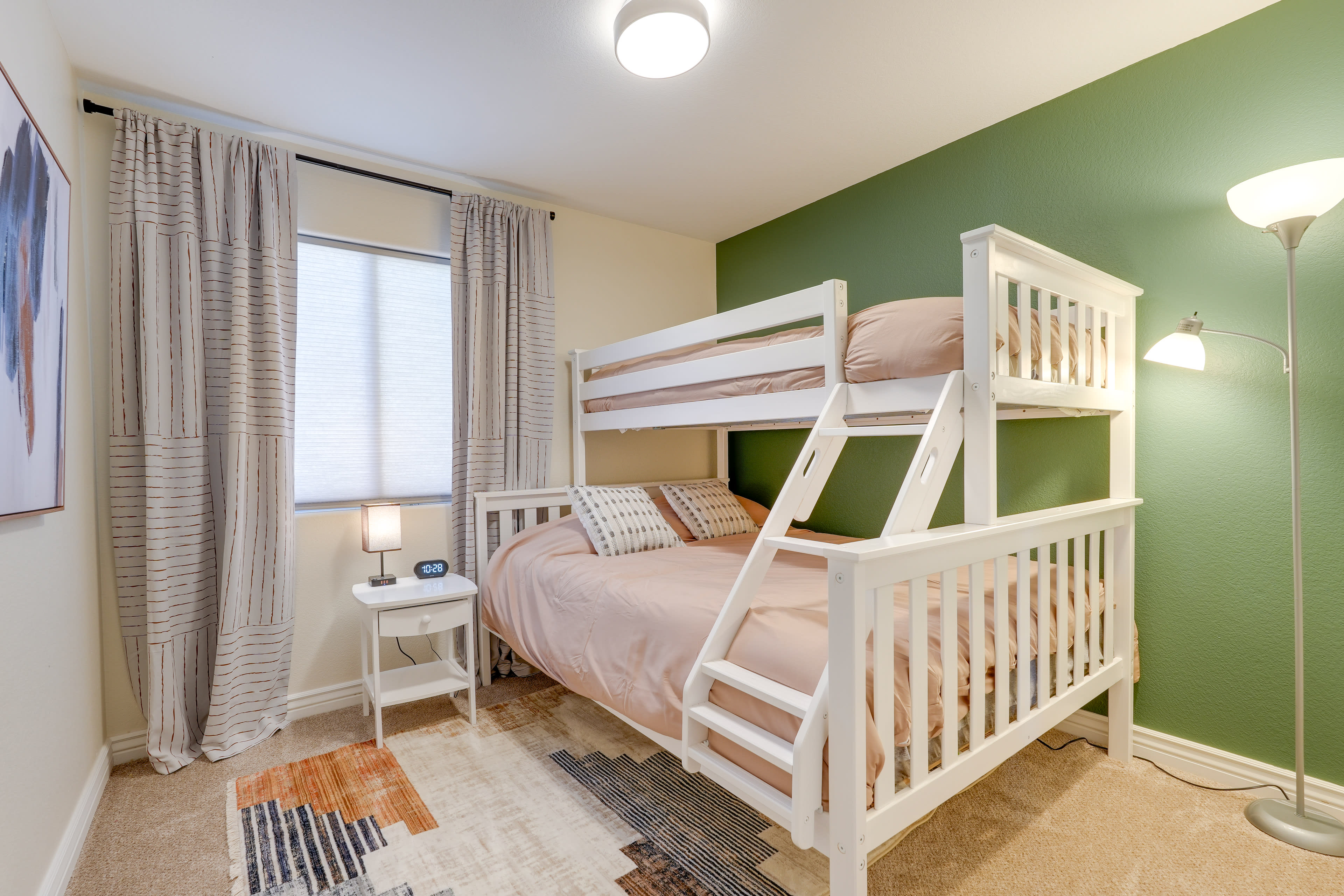 Bedroom 3 | Twin/Queen Bunk Bed