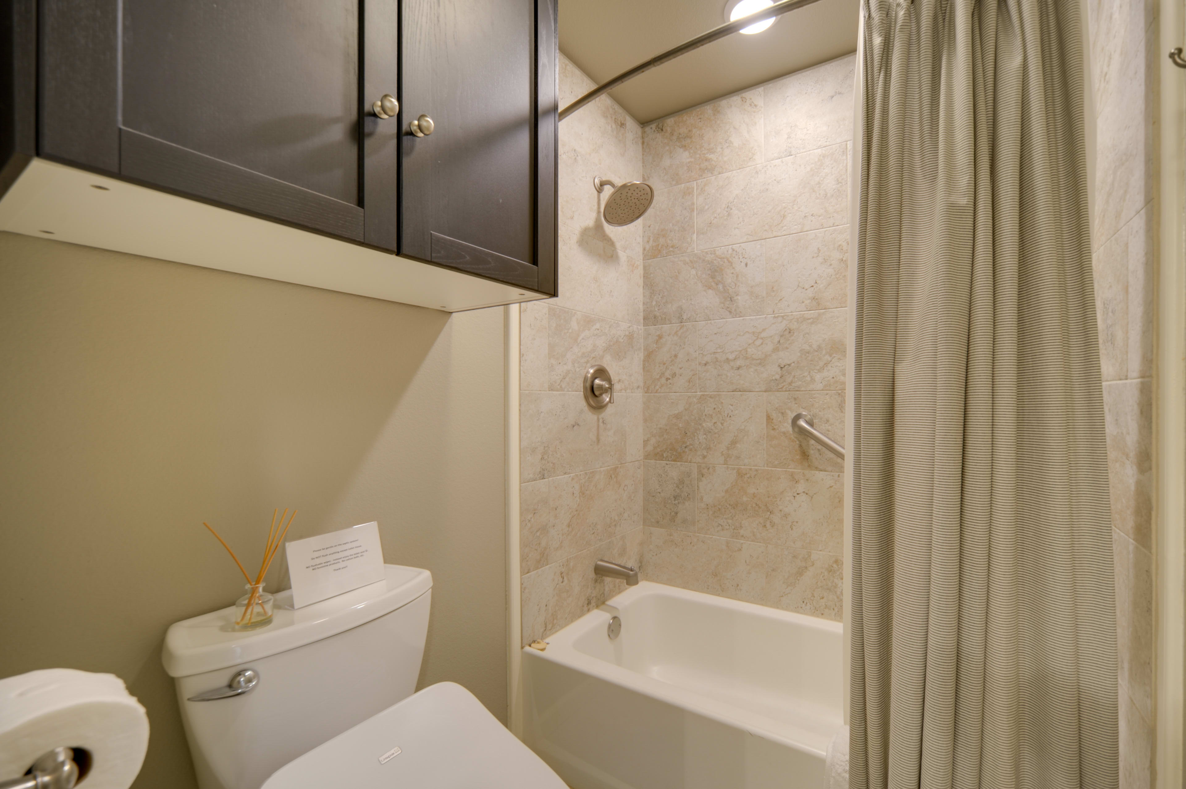 Main House | En-Suite Bathroom | Complimentary Toiletries