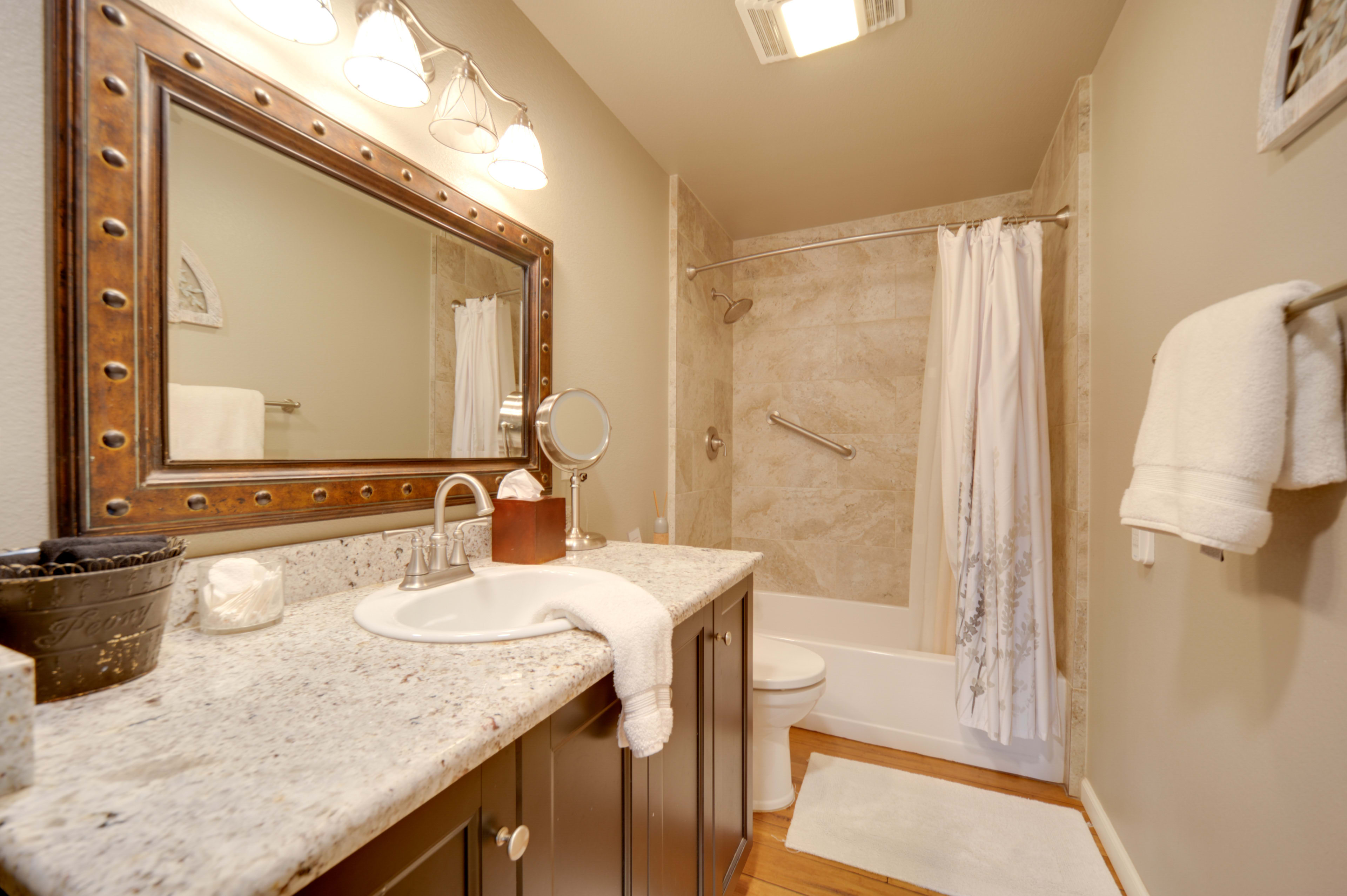 Guest House | Full Bathroom | Complimentary Toiletries