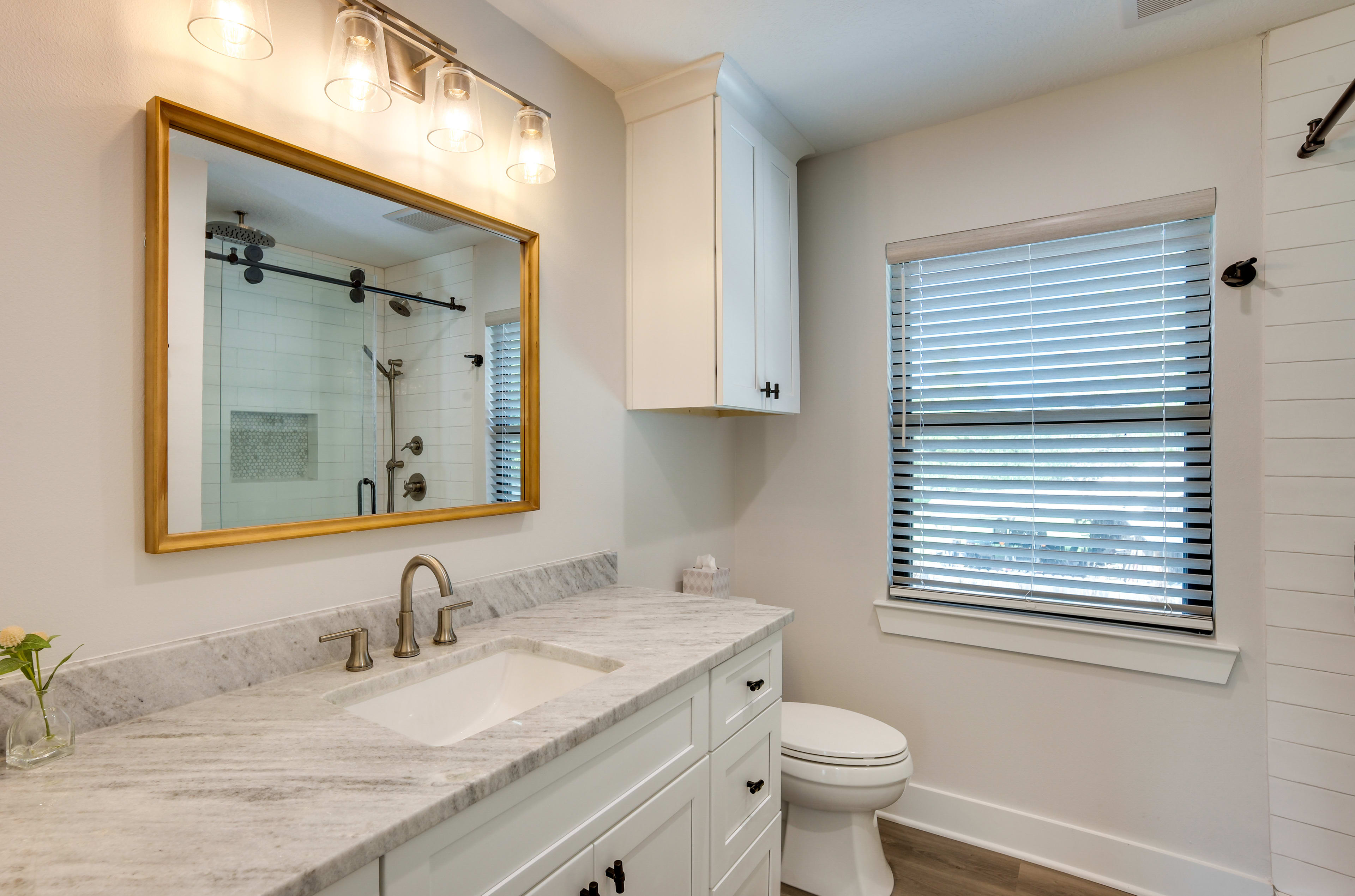 Full Bathroom | 2nd Floor | Complimentary Toiletries