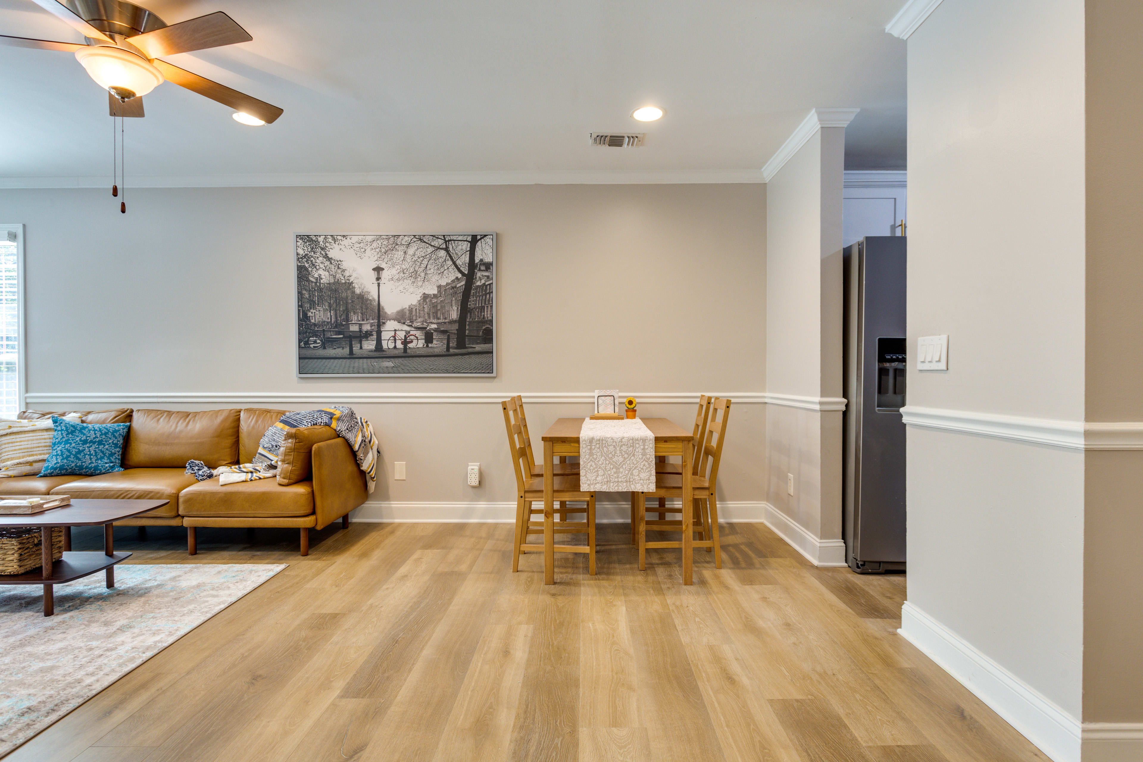 Dining Area | Dishware/Flatware Provided