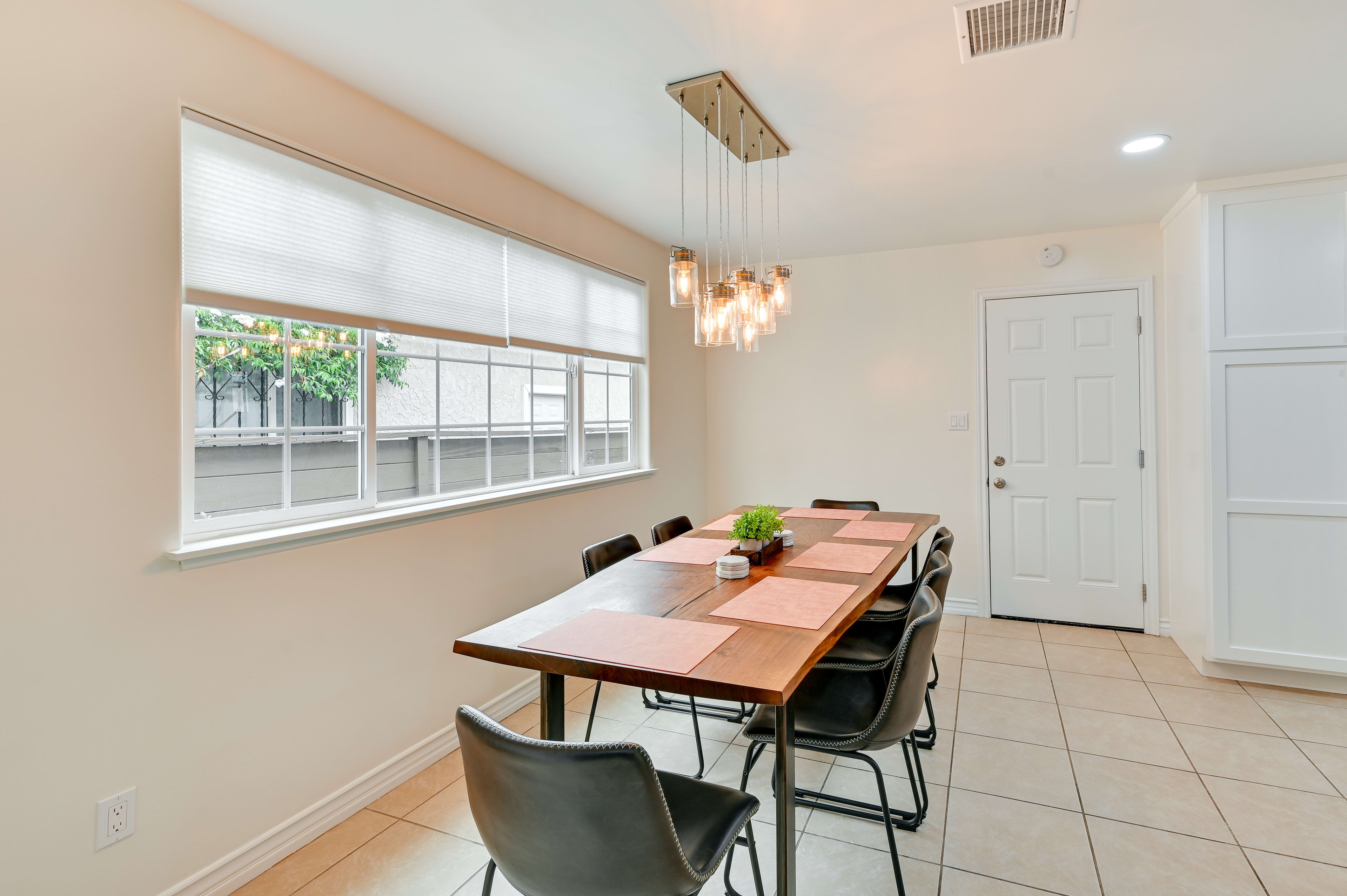 Dining Area | Dishware & Flatware Provided