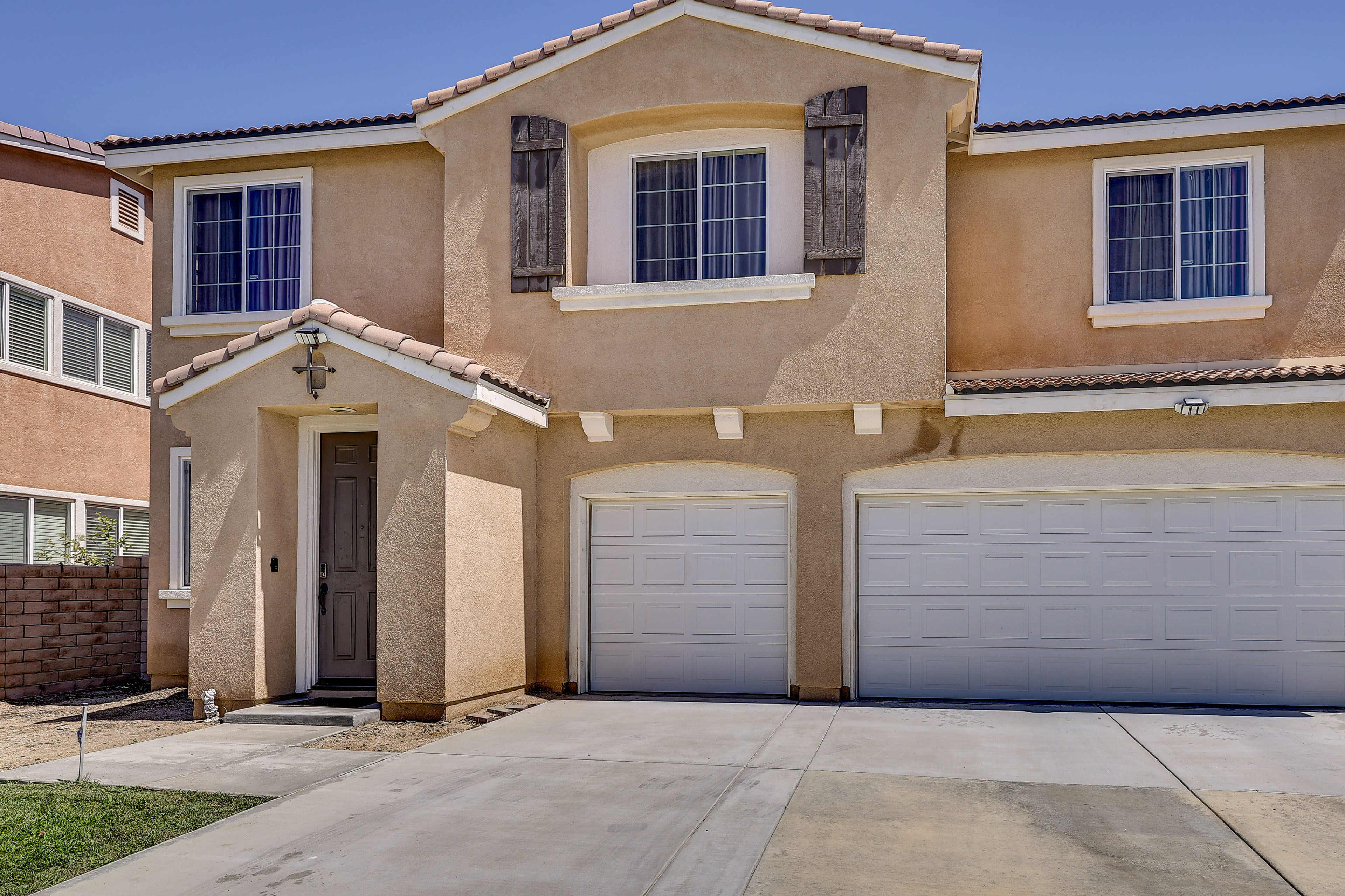 Driveway (2 Vehicles) | Garage (1 Vehicle) | Free Street Parking