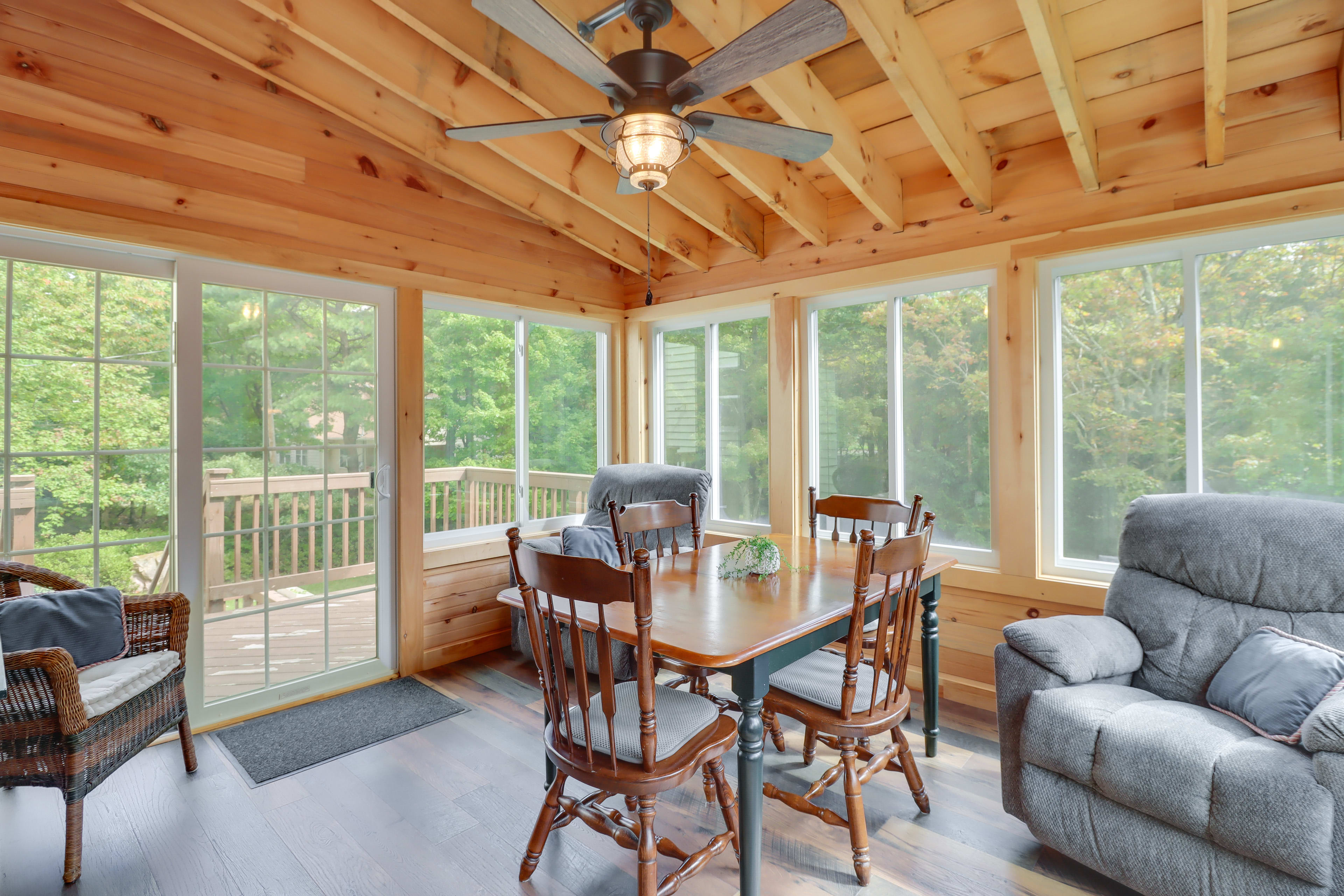 Screened Porch | Self Check-In | 5 Mi to Big Boulder Mountain