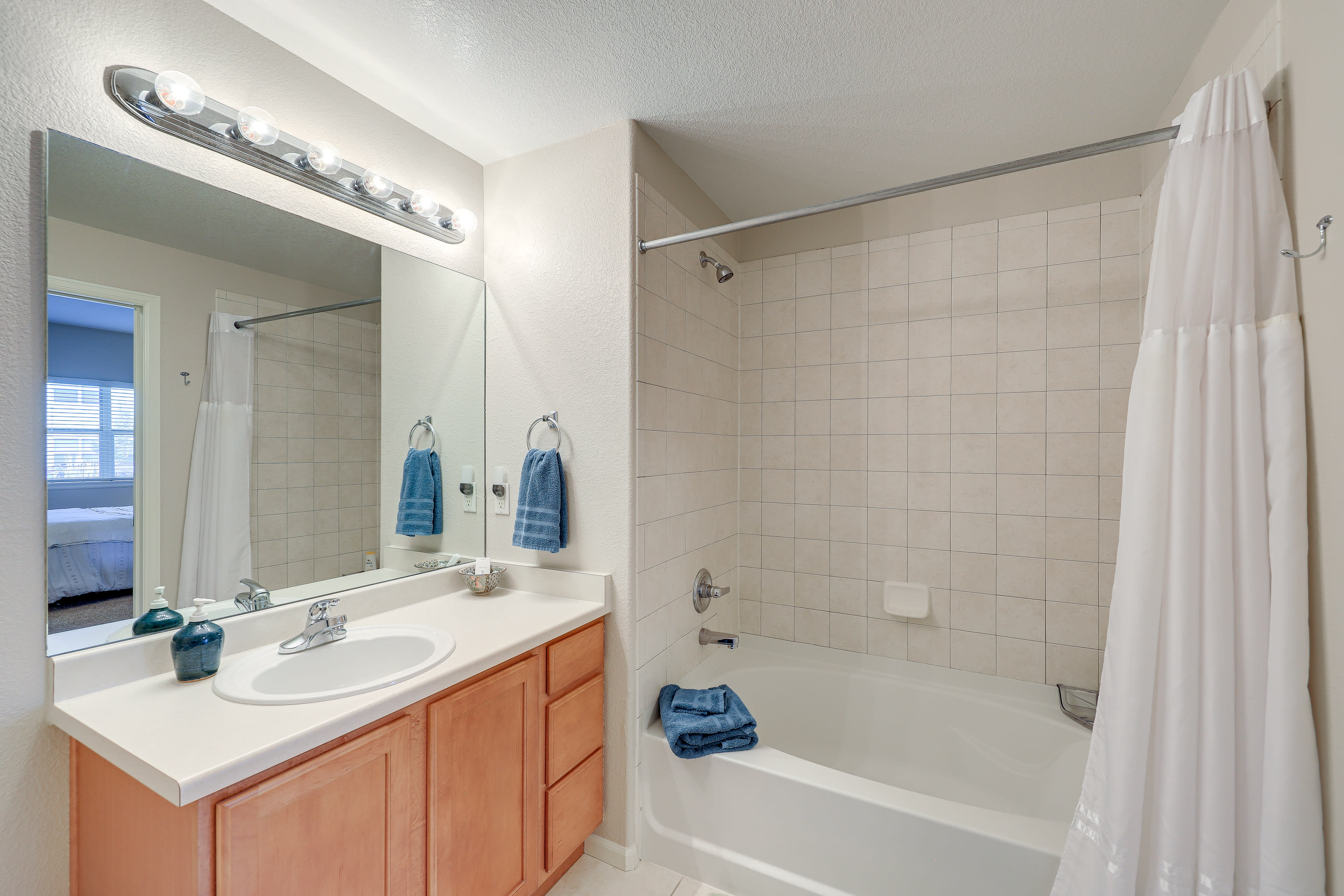 En-Suite Bathroom | Towels Provided | Complimentary Toiletries